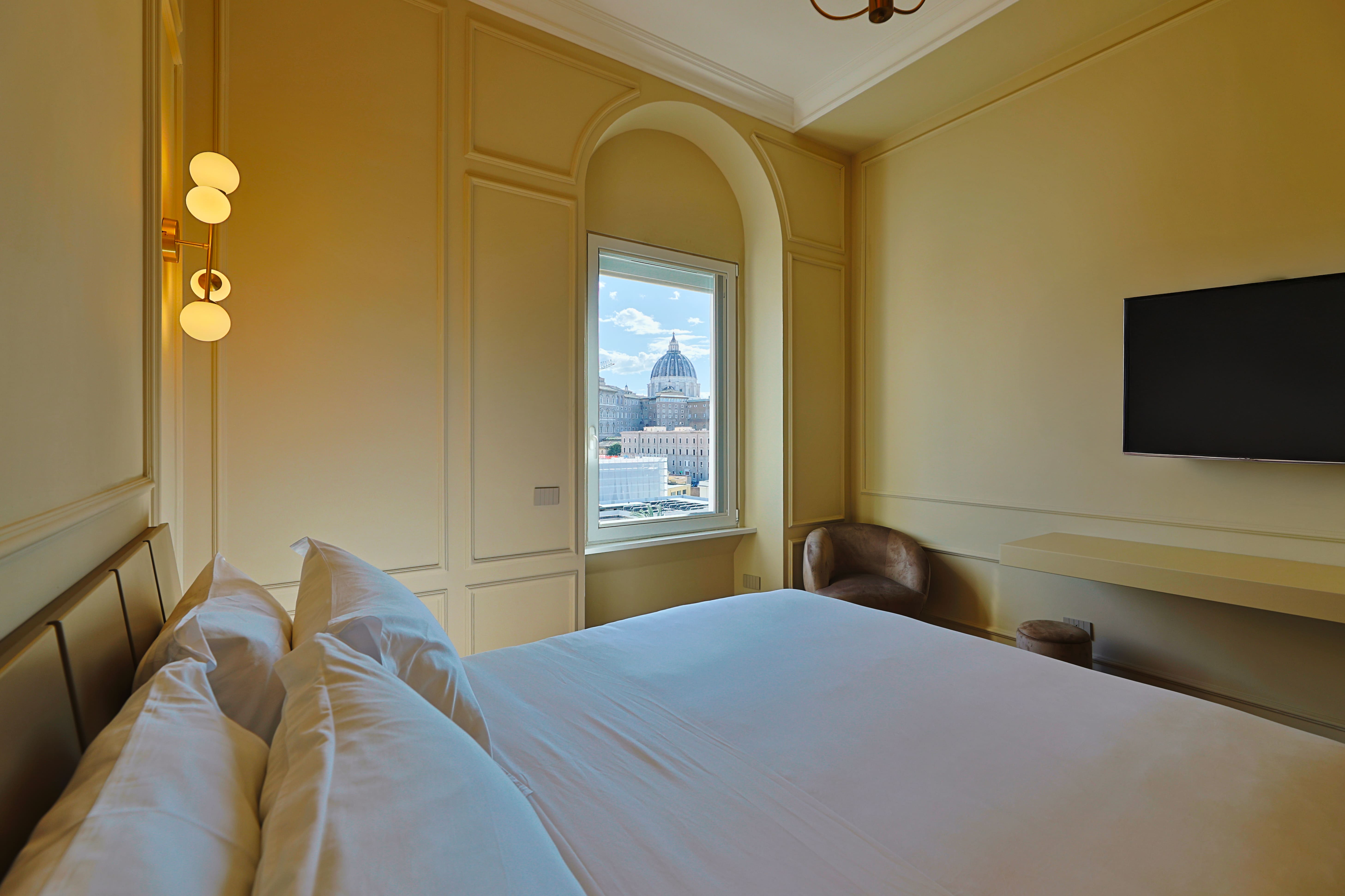 Palazzo Risorgimento Rome: Exquisite 3-Bedroom Luxury Apartment with Panoramic Views, Vatican