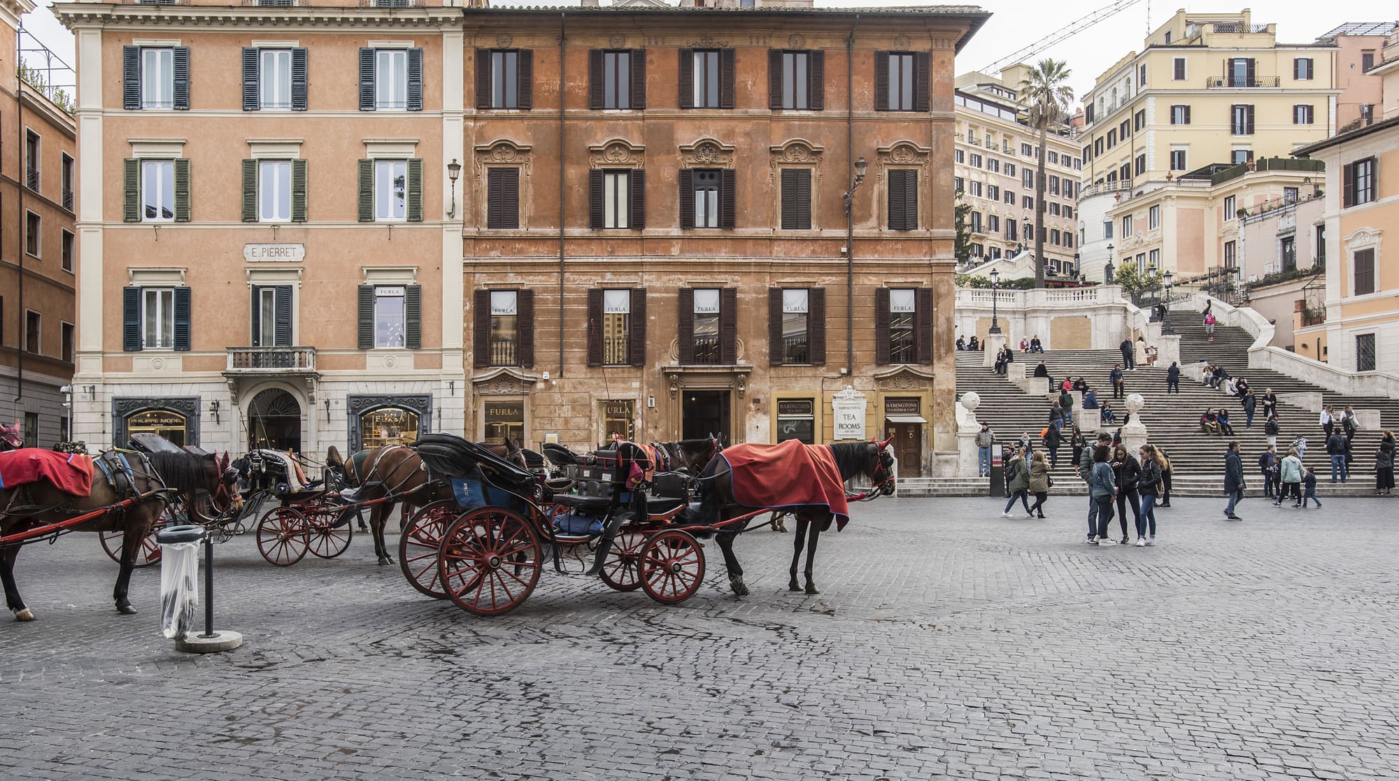 Palazzo Ruspoli Spagna: Luxury 1-Bedroom Apartment with Opulent Decor, Rome