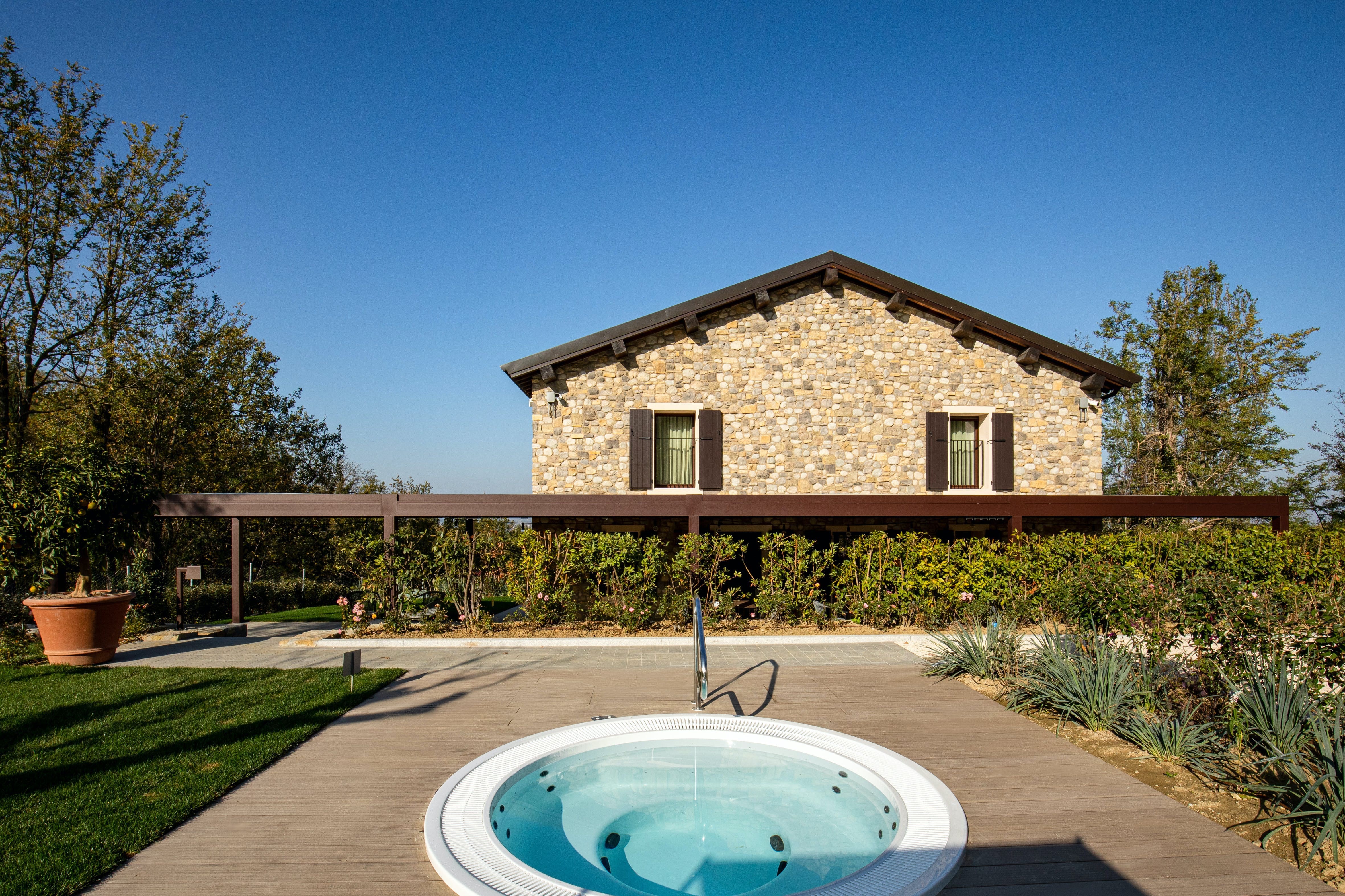 Palazzo San Luca Bologna: Luxury 4-Bedroom Apartment with Pool and Tennis Court, Bologna