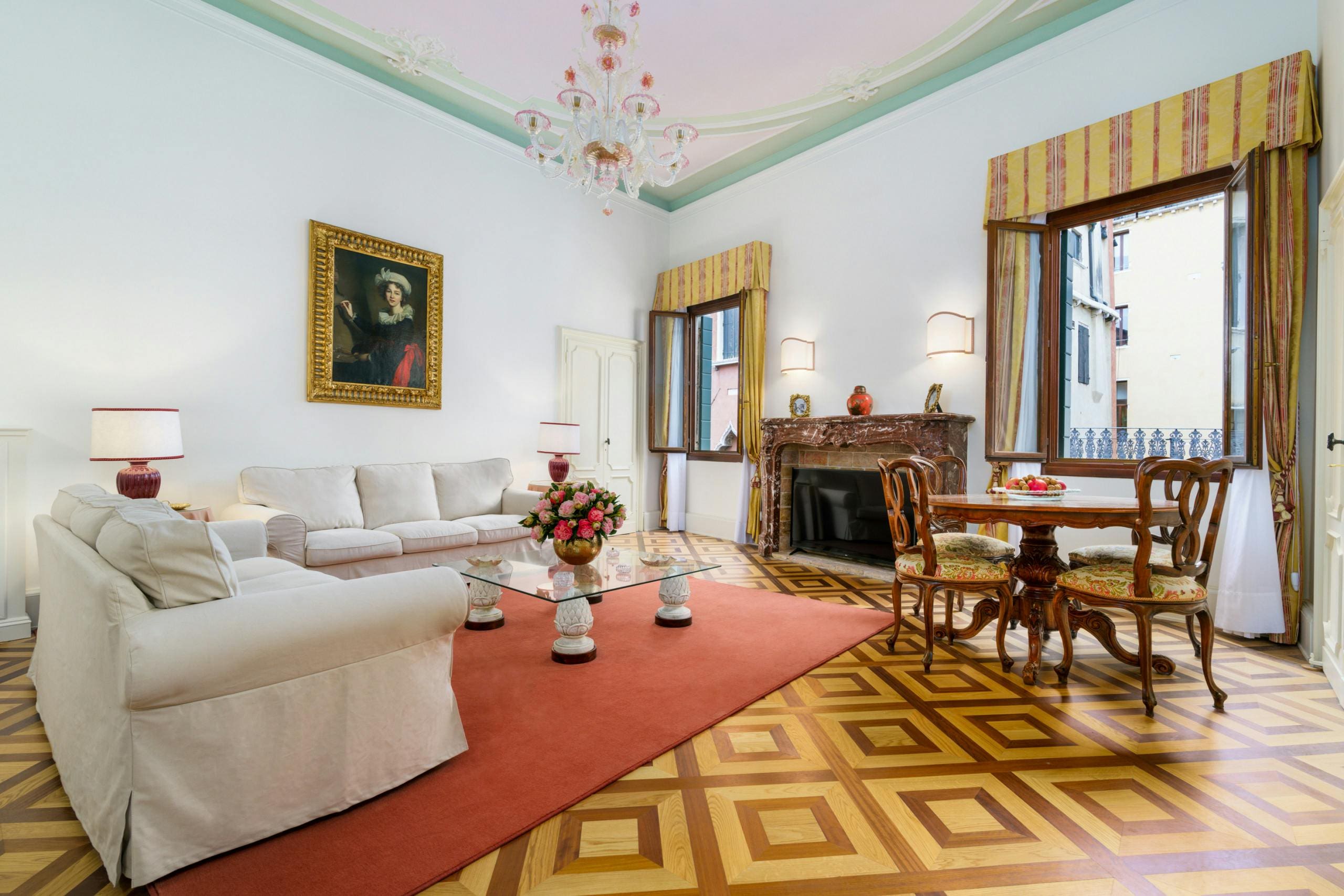 Palazzo San Luca Venezia: Elegant 4-Bedroom Apartment with Canal Views, San Marco, Venice