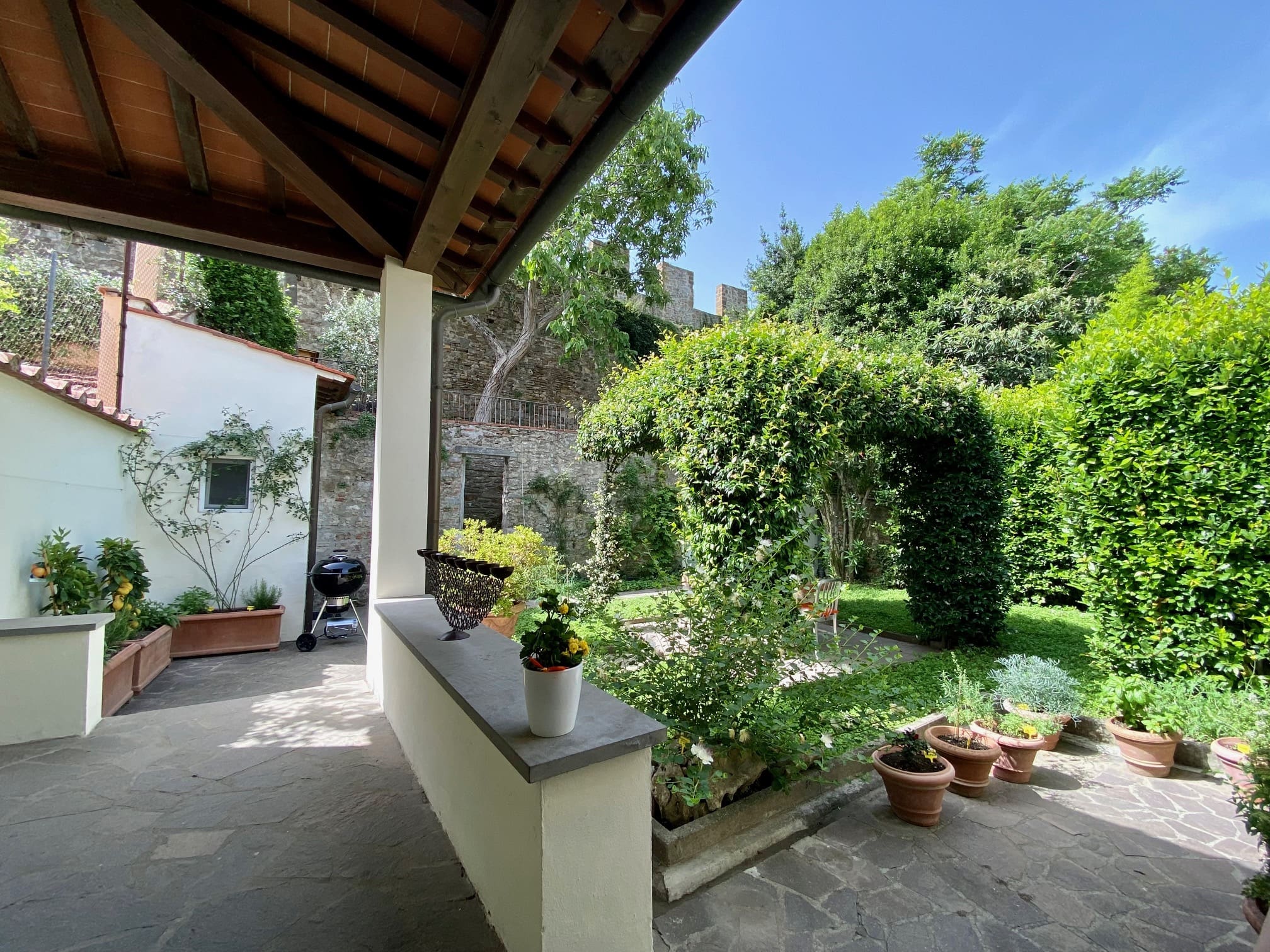 Palazzo San Niccolò Florence: Luxurious 2-Bedroom Apartment with Private Garden, Florence