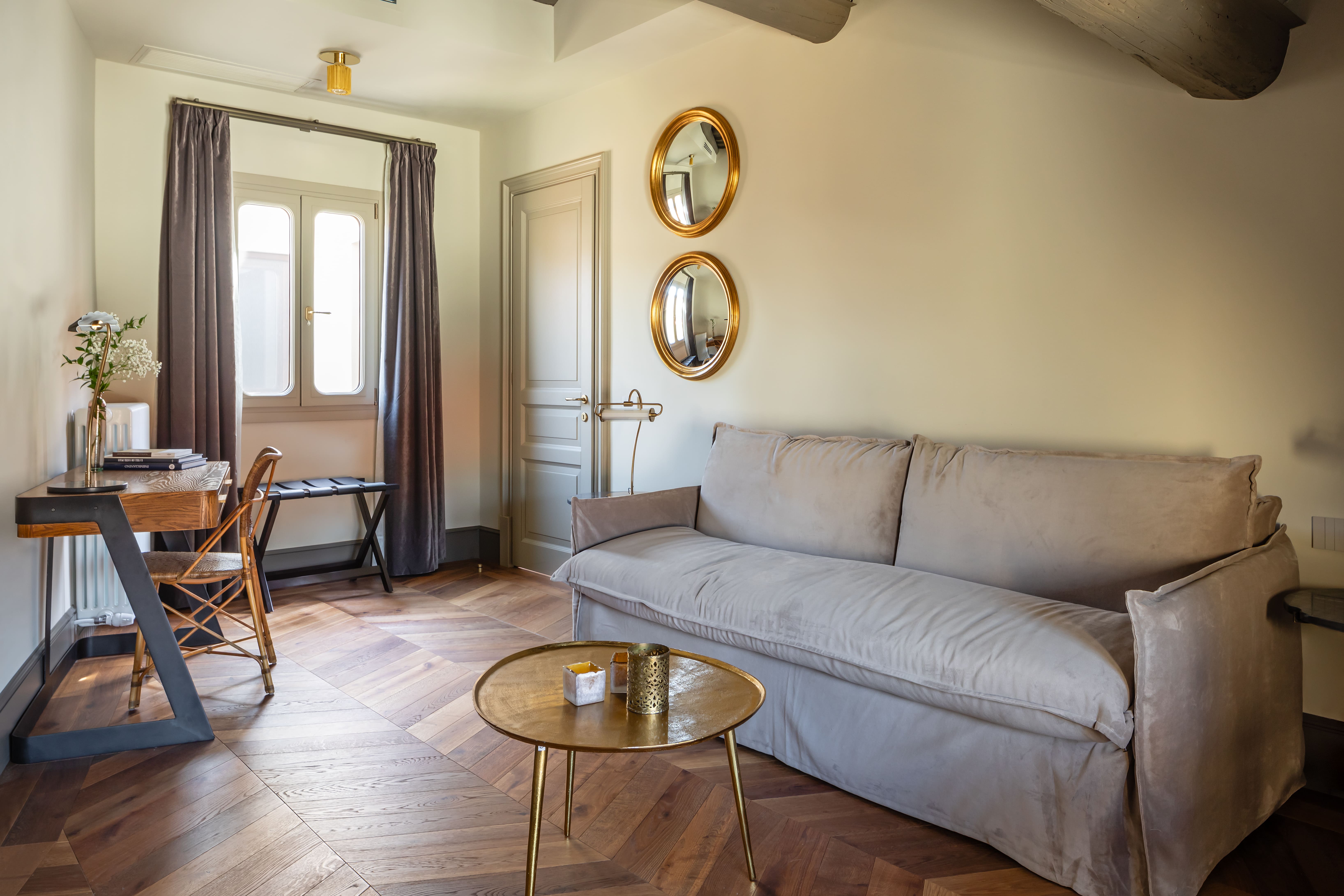 Palazzo SanMarco Florence: Elegant 1-Bedroom Apartment with Private Terrace, Accademia Florence