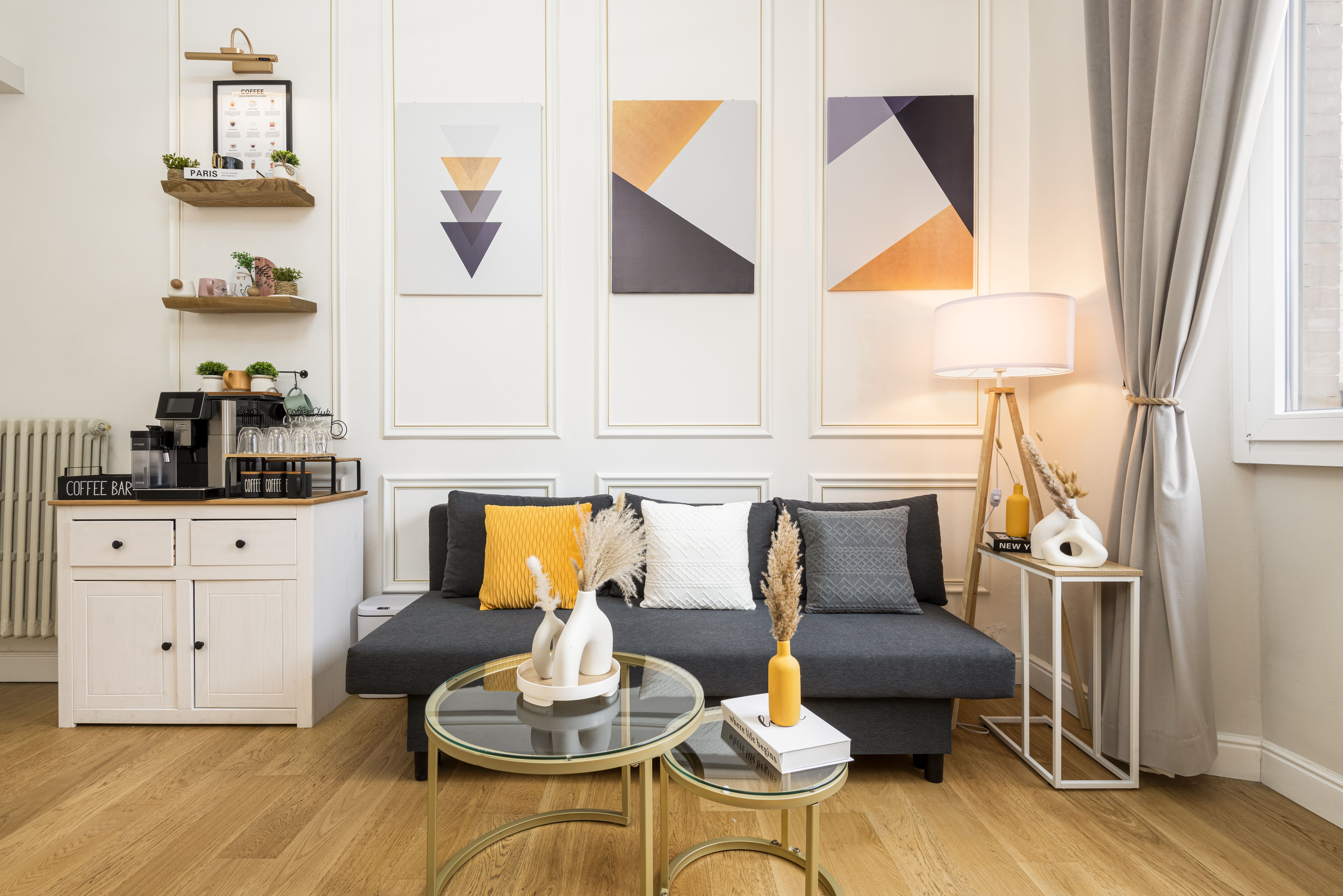 Palazzo Santa Maria Florence: Chic 3-Bedroom Apartment with Private Garden, Florence