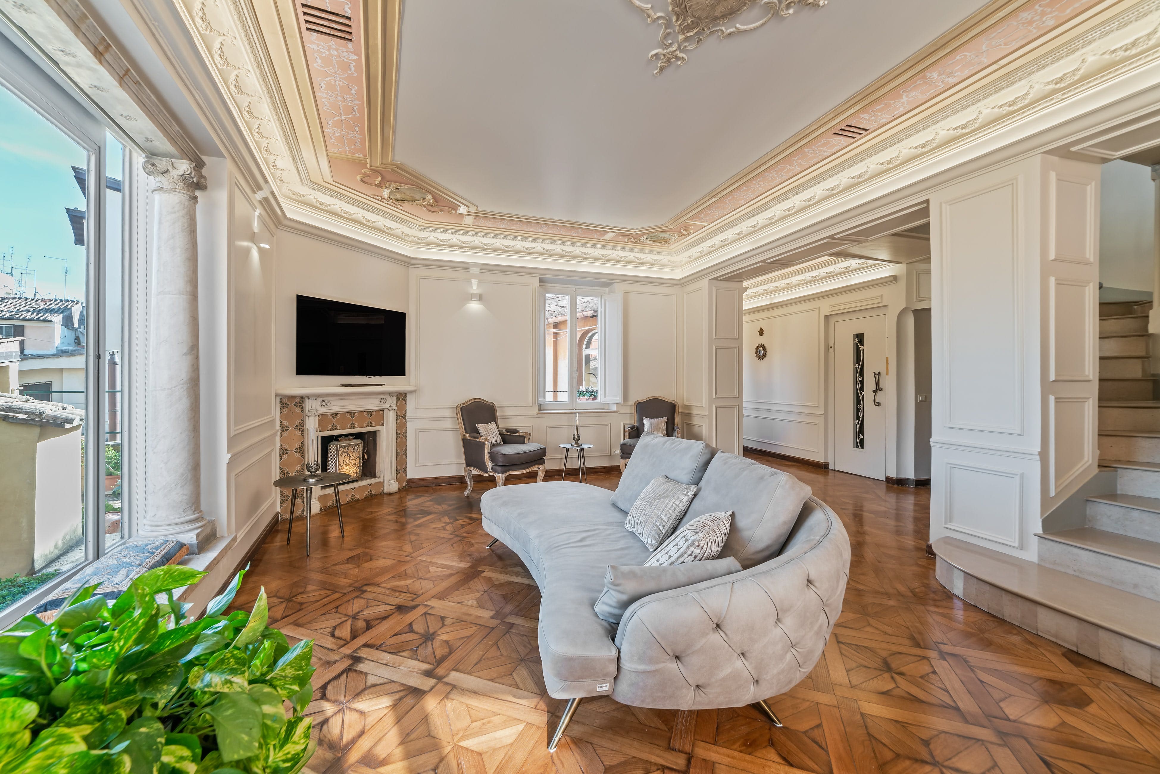Palazzo Sant’Angelo Borgo: Elegant 2-Bedroom Townhouse with Terrace Views, Borgo, Rome