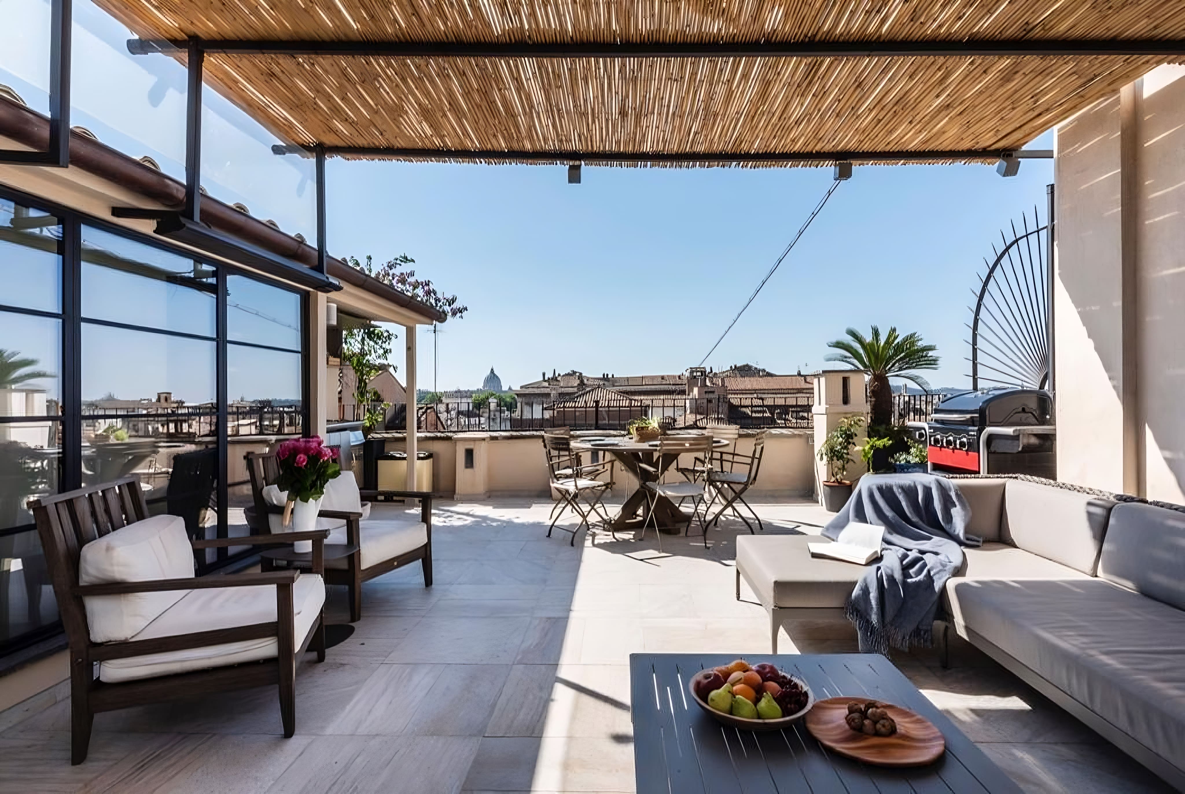 Palazzo Santangelo Ghetto: Spacious 4-Bedroom Apartment with Rooftop Terrace in Rome’s Jewish Quarter