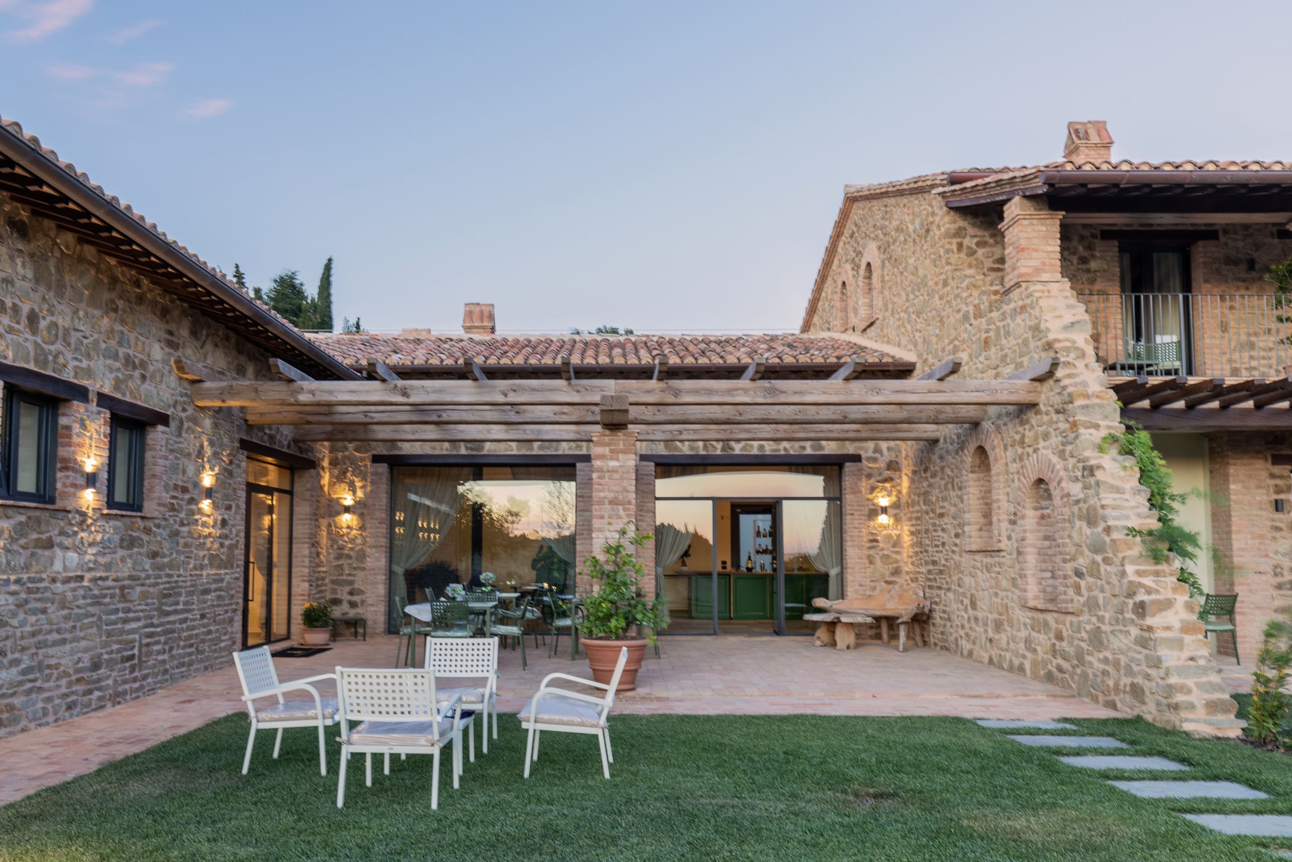 Palazzo Sant’Erasmo Umbria: Spacious 10-Bedroom Apartment with Pool and Sauna, Umbria