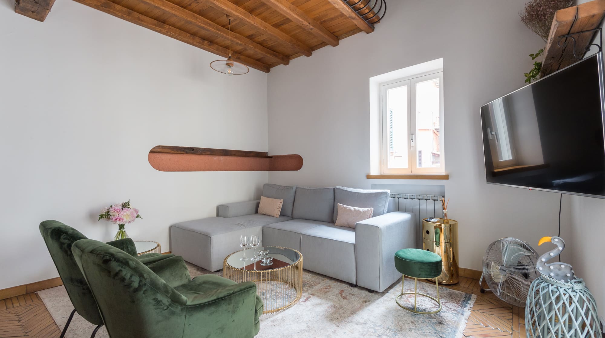 Palazzo Santi Pantheon: Luxury 2-Bedroom Apartment with Modern Interiors, Rome Pantheon