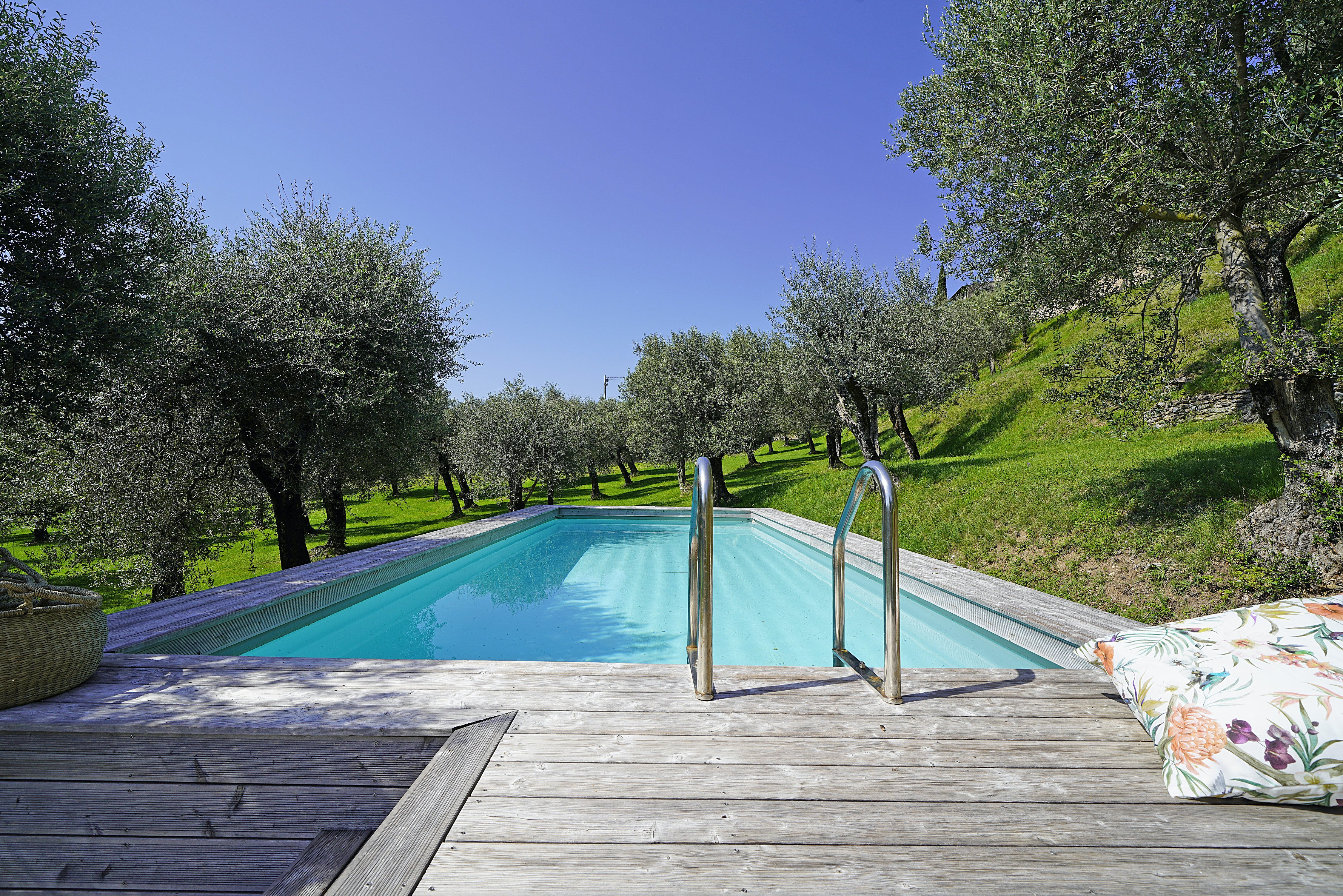 Palazzo SanVigilio Verona: Spacious 8-Bedroom Apartment with Pool and Lake Views, Verona