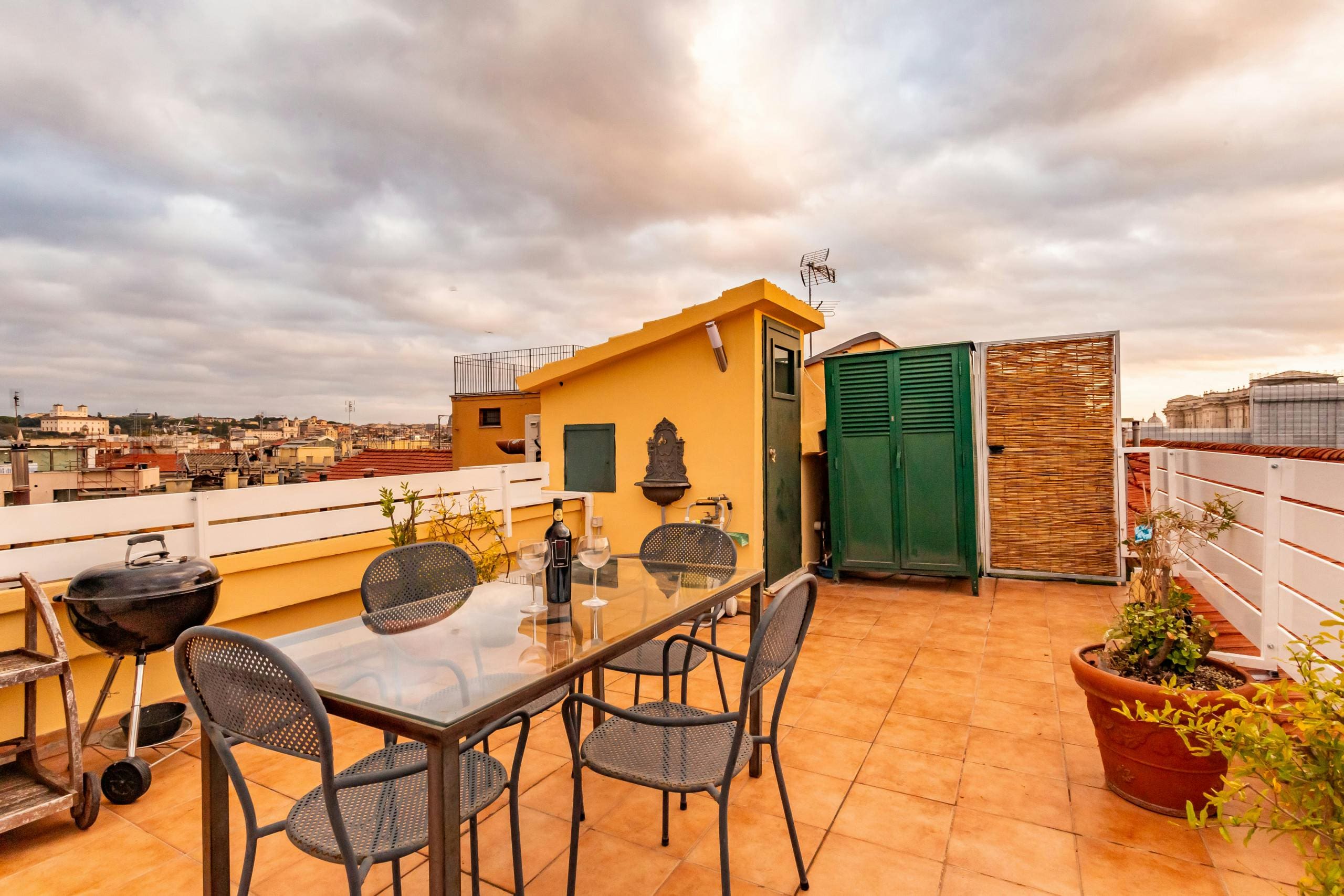 Palazzo Scirocco Prati: 3-Bedroom Luxury Penthouse with Rooftop Terrace, Rome Prati