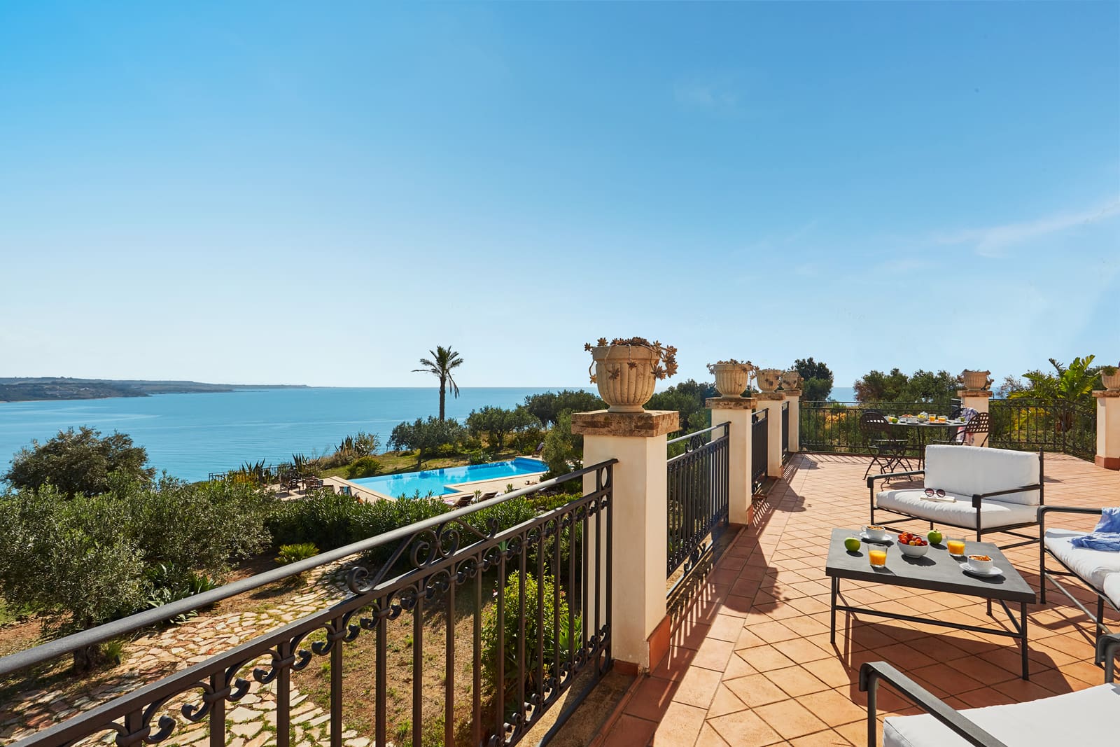 Palazzo Scirocco Sciacca: Luxury 4-Bedroom Apartment with Pool and Sea Views, Sicily