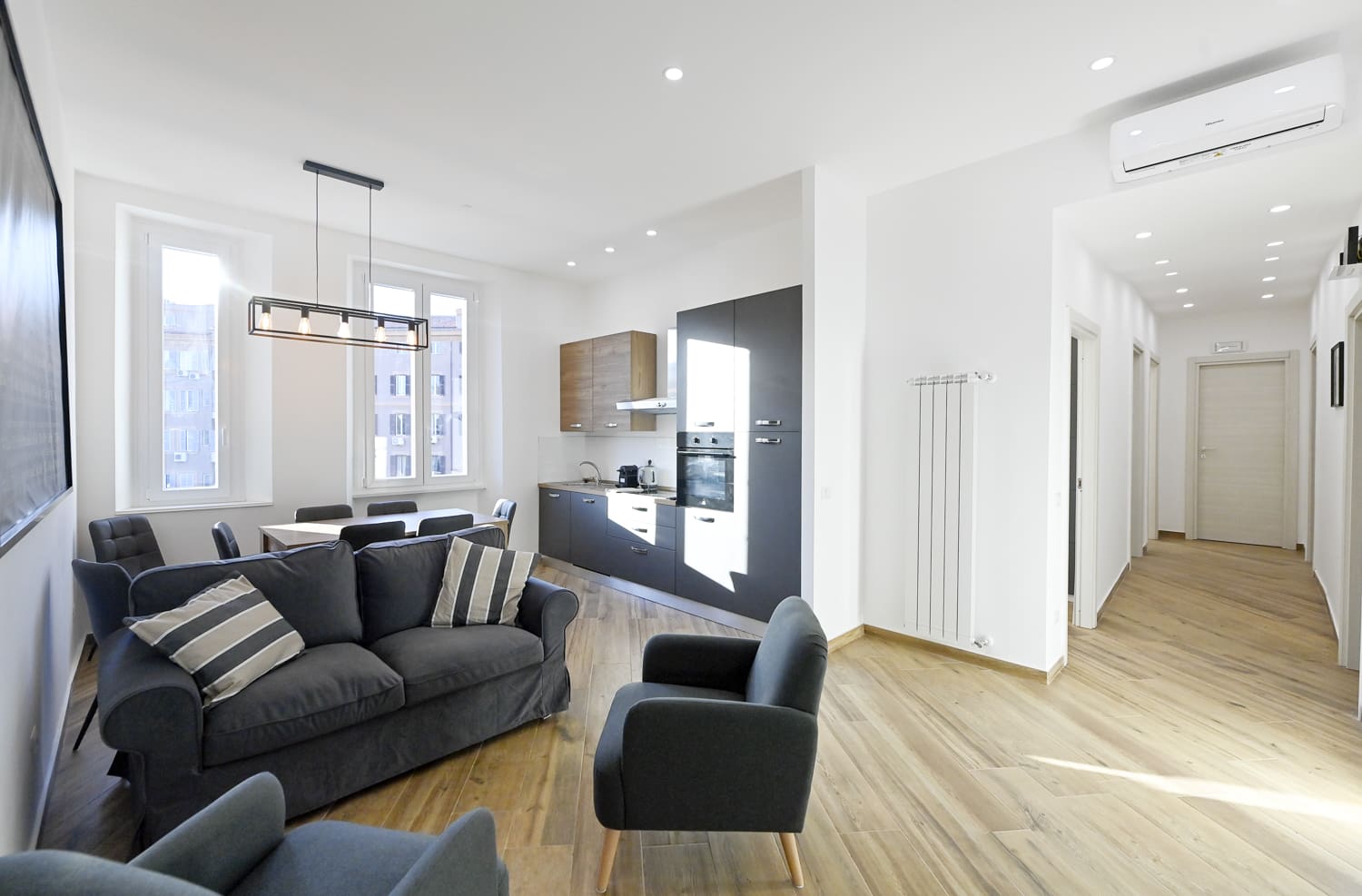 Palazzo Sforza Vatican: Spacious 4-Bedroom Apartment Ideal for Families, Vatican Rome