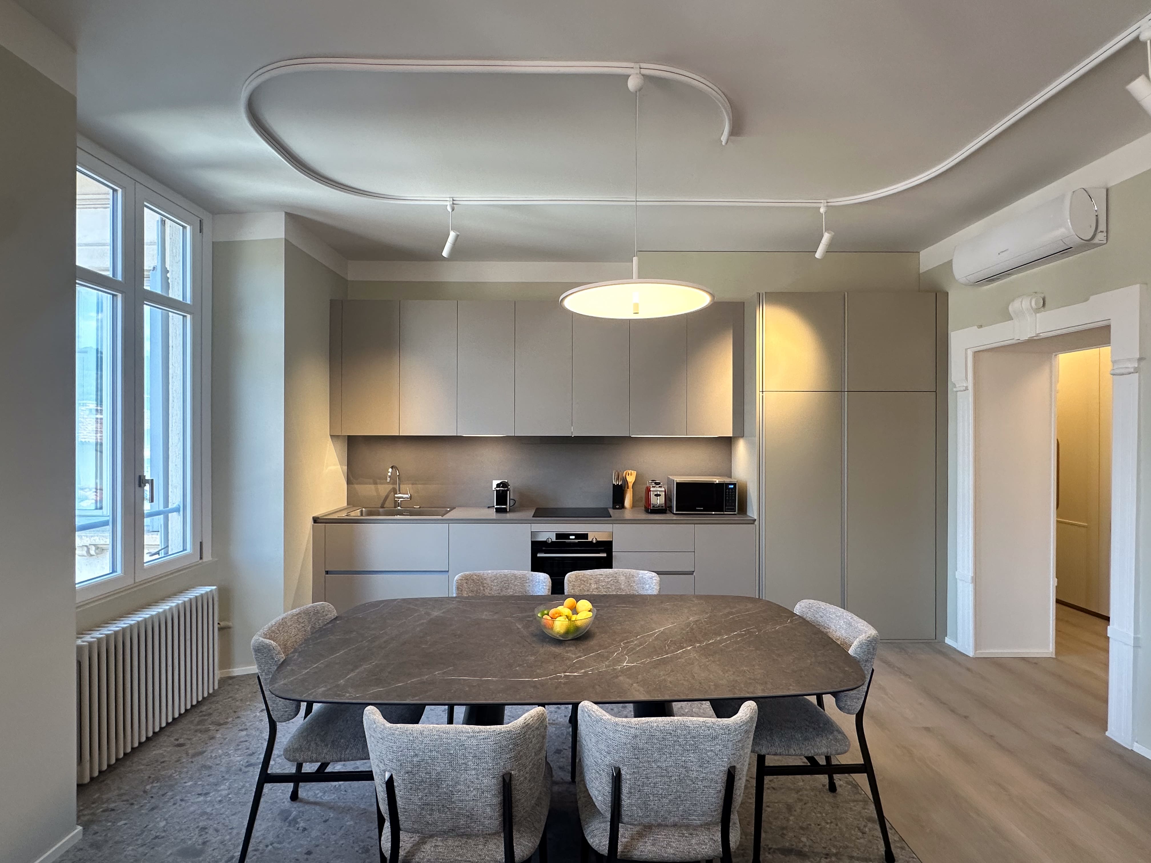 Palazzo Sforzesco Como: Charming 2-Bedroom Apartment with Lake Views, Como