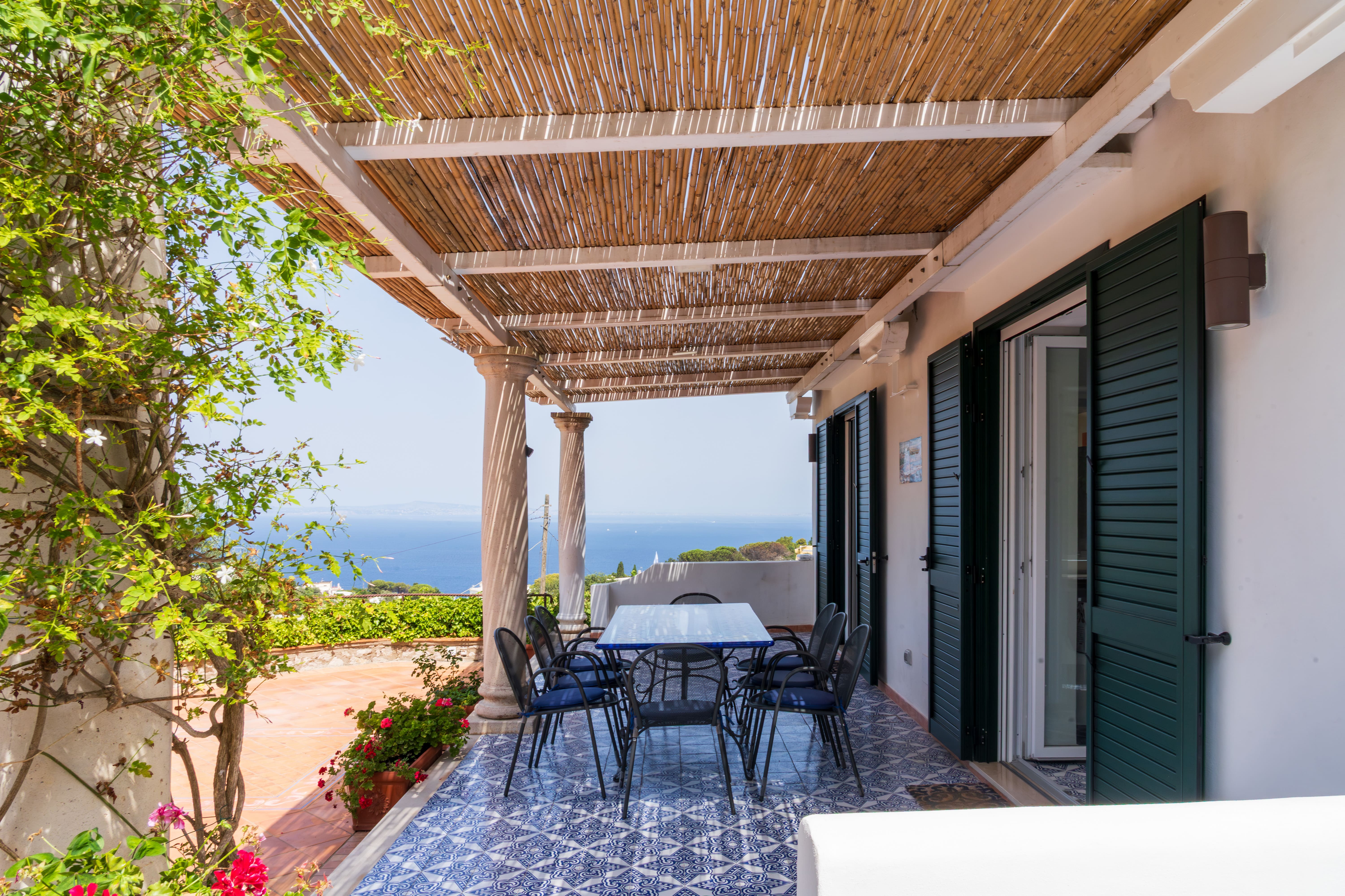 Palazzo Sirena Capri: Spacious 4-Bedroom Apartment with Infinity Pool and Sea Views, Capri