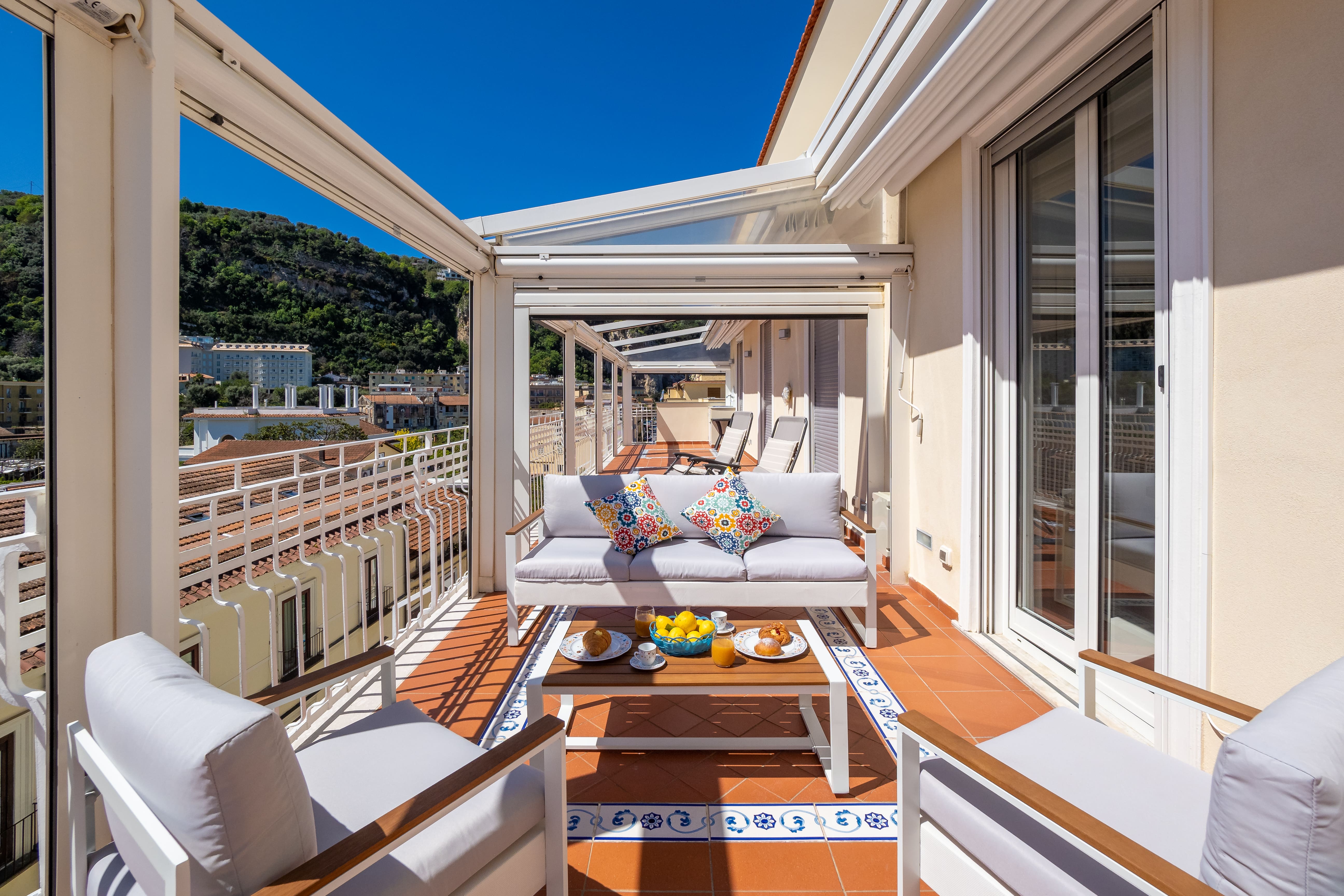 Palazzo Sirente Sorrento: Charming 3-Bedroom Apartment with Seaview, Sorrento