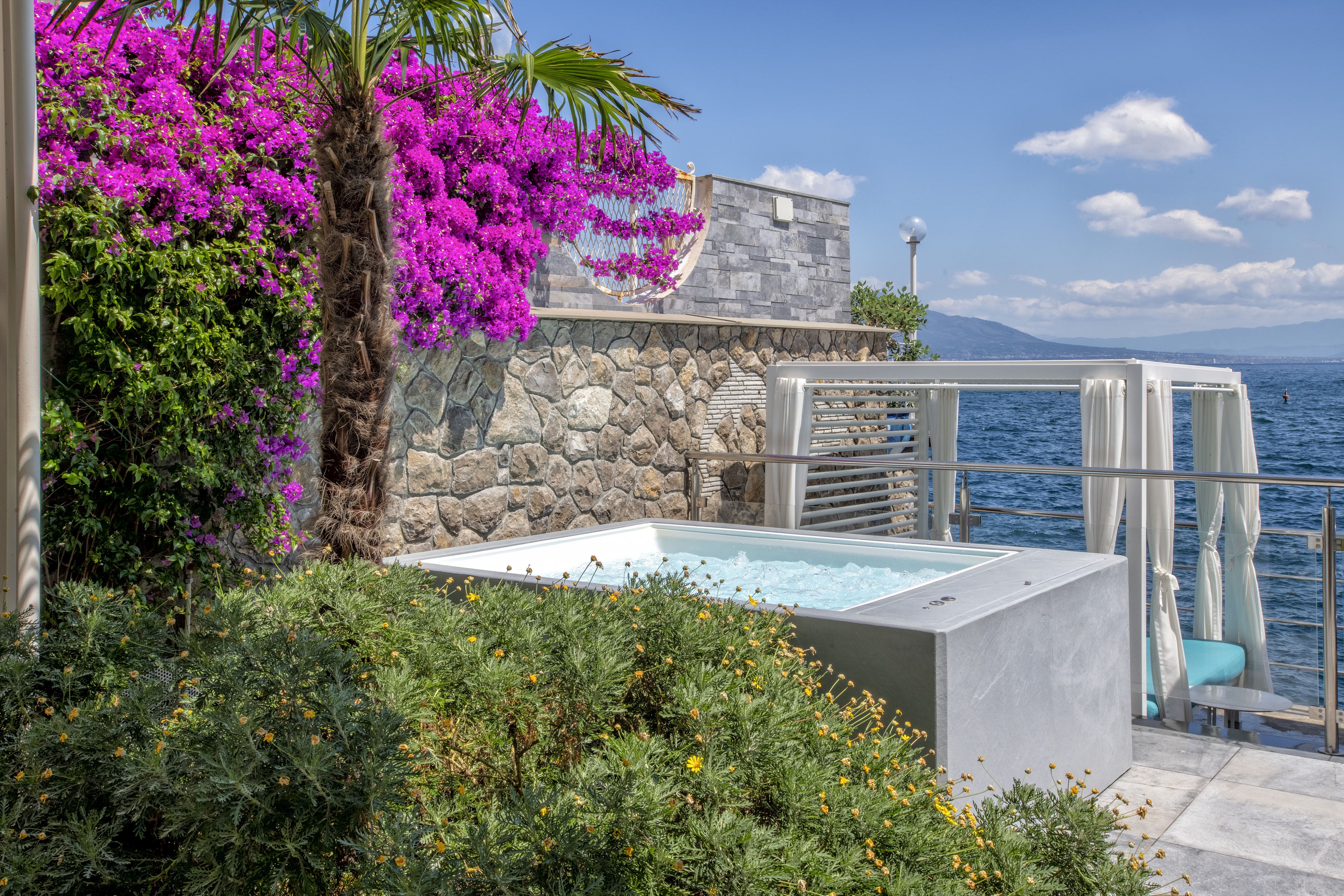 Palazzo Sirentum Sorrento: Luxury 4-Bedroom Apartment with Seaview and Pool, Sorrento