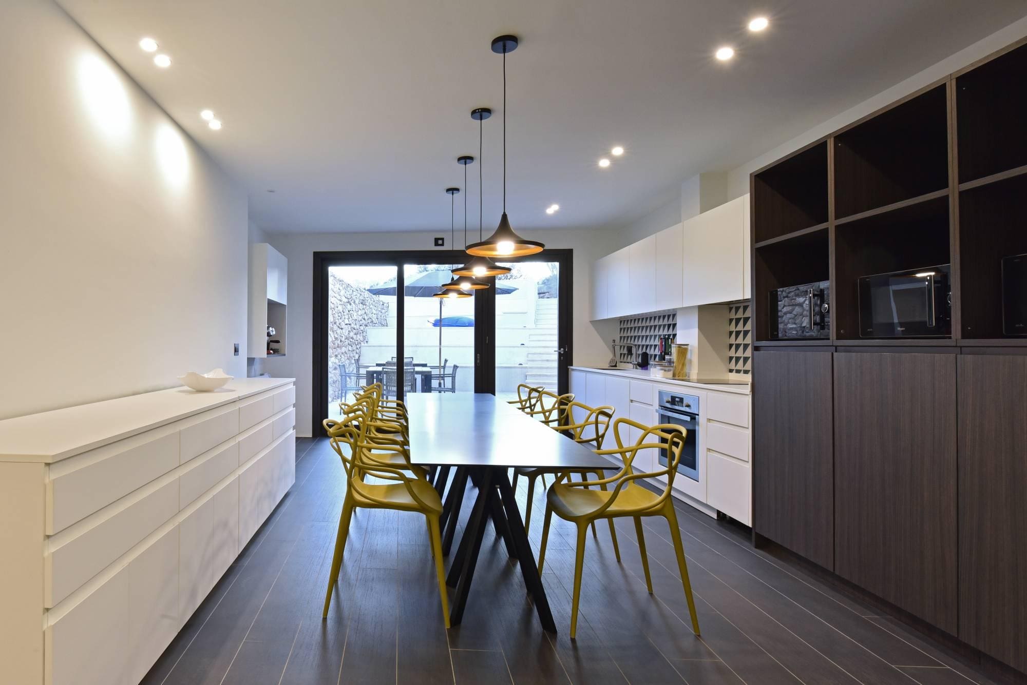 Palazzo Sirocco Trapani Sicily: Spacious 4-Bedroom Beachfront Apartment with Seaview, Trapani