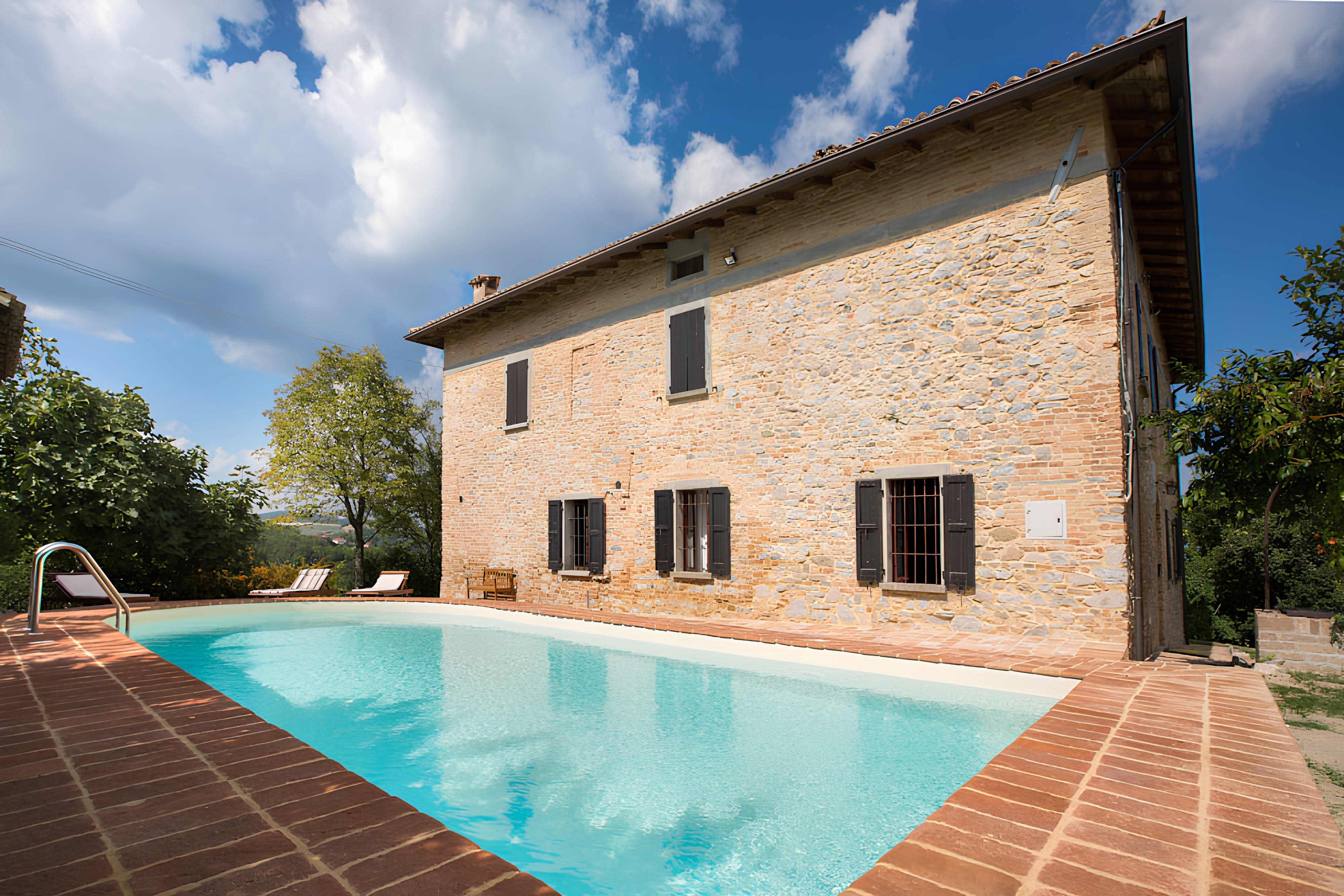 Palazzo Tabiano Parma: Elegant 7-Bedroom Villa with Pool and Countryside Views, Parma