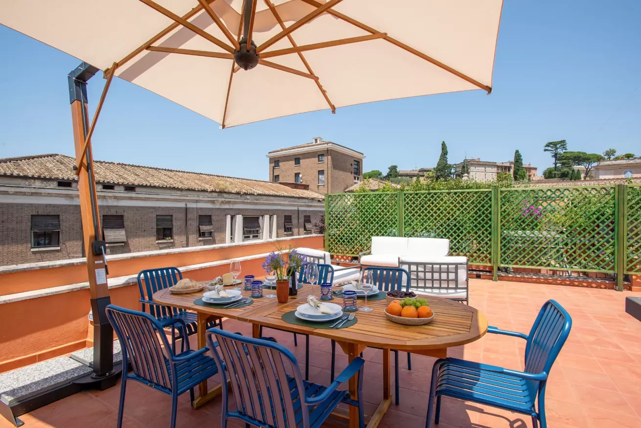 Palazzo Tartaruga Roma: Luxurious 2-Bedroom Penthouse with Rooftop Terrace, The Jewish Quarter