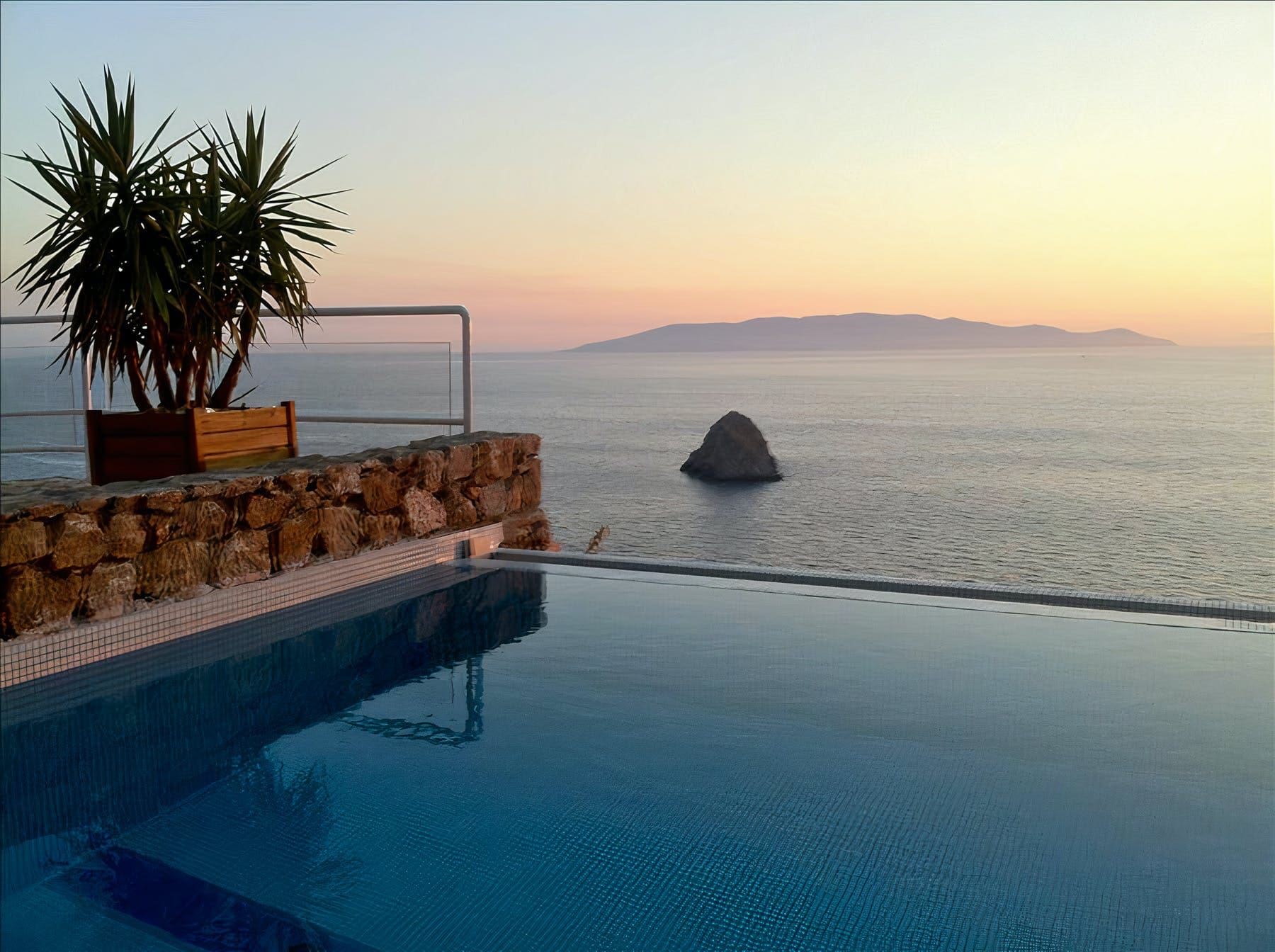 Palazzo Tramontana Tuscany: Luxury 7-Bedroom Apartment with Infinity Pool, Tuscany