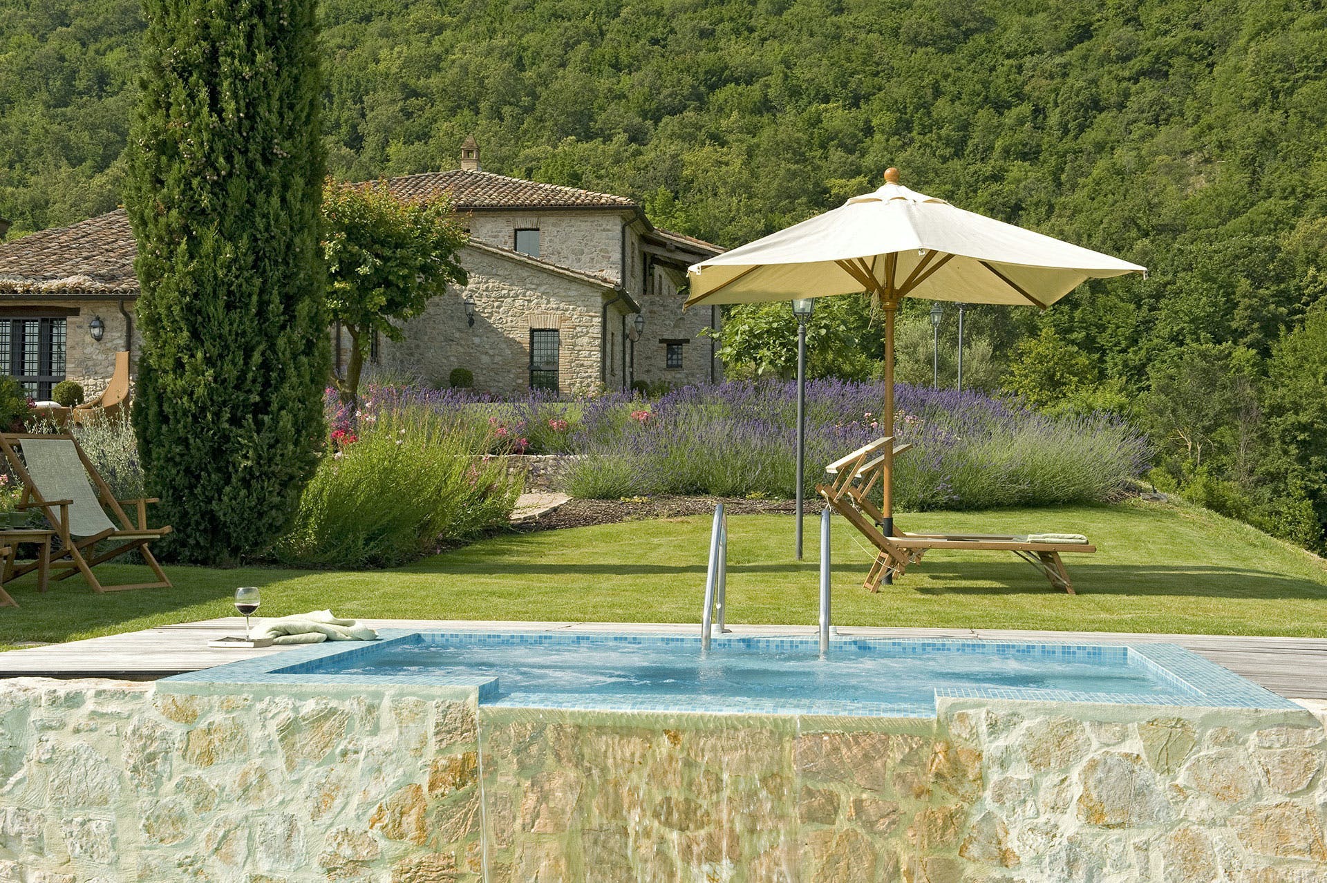 Palazzo Trasimeno Perugia: 9-Bedroom Luxury Apartment with Lake Views, Perugia