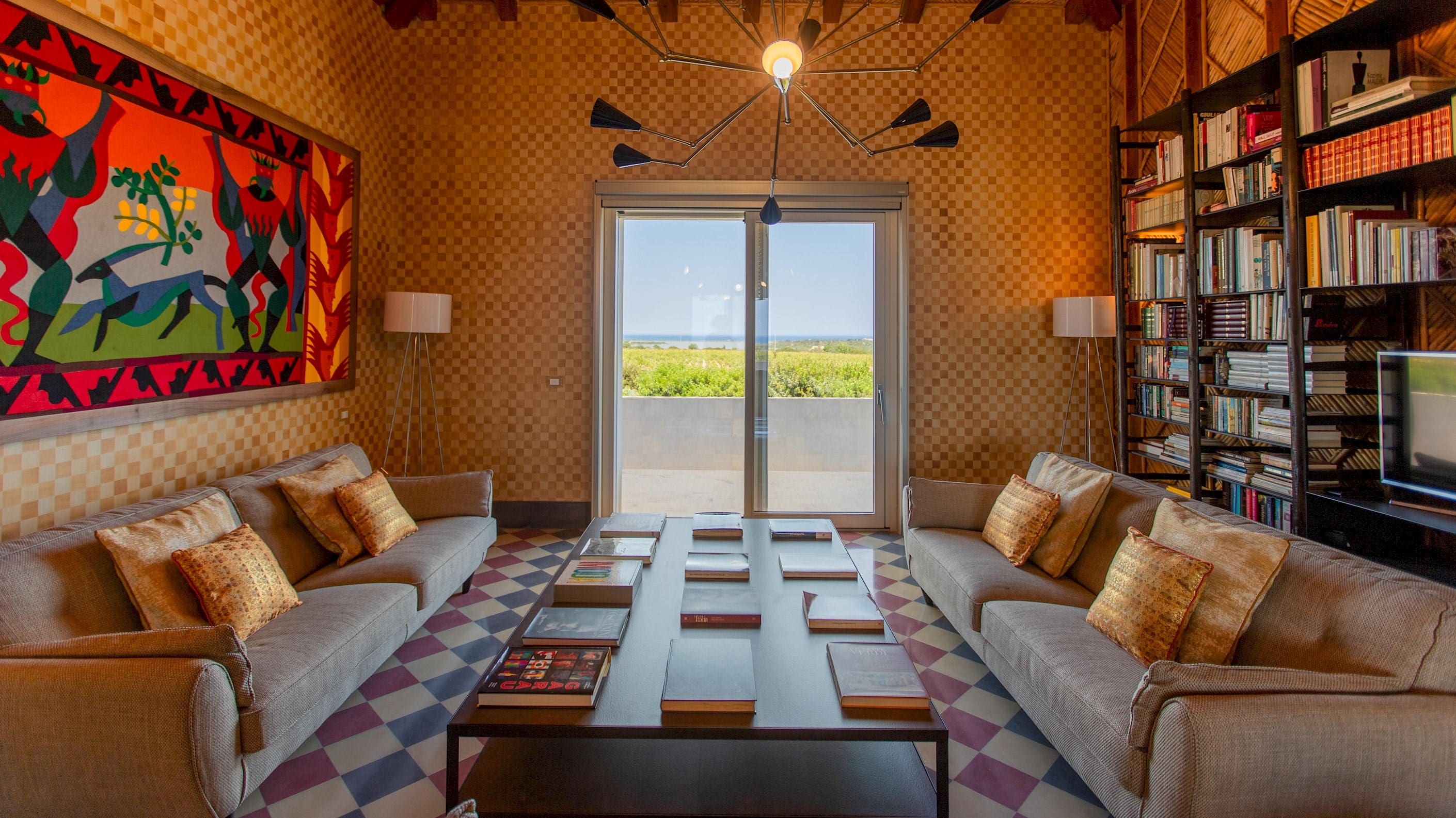 Palazzo Vendicari Noto Val di Noto 2: Spacious 6-Bedroom Luxury Apartment with Pool and Seaview, Val di Noto