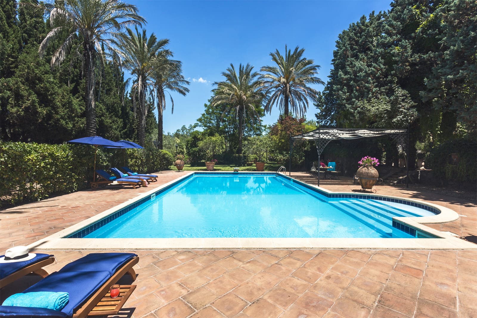 Palazzo Zafferana Etnea: Luxury 3-Bedroom Apartment with Private Pool and Seaview, Etna