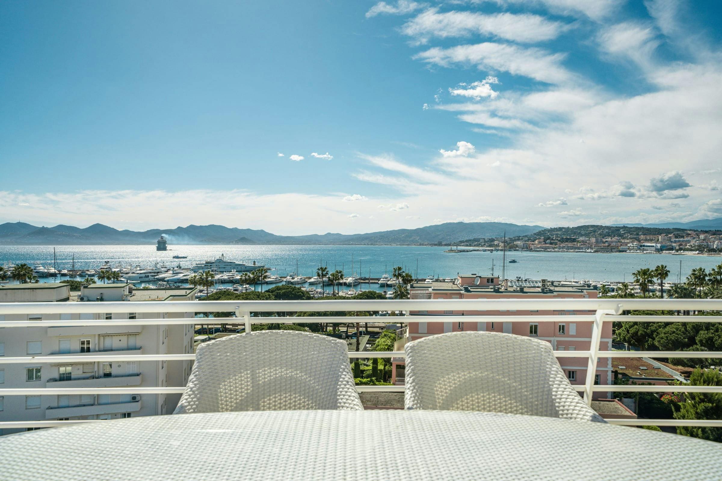 Panorama de Cannes: Elegant 3-Bedroom Apartment with Stunning Bay Views, Cannes