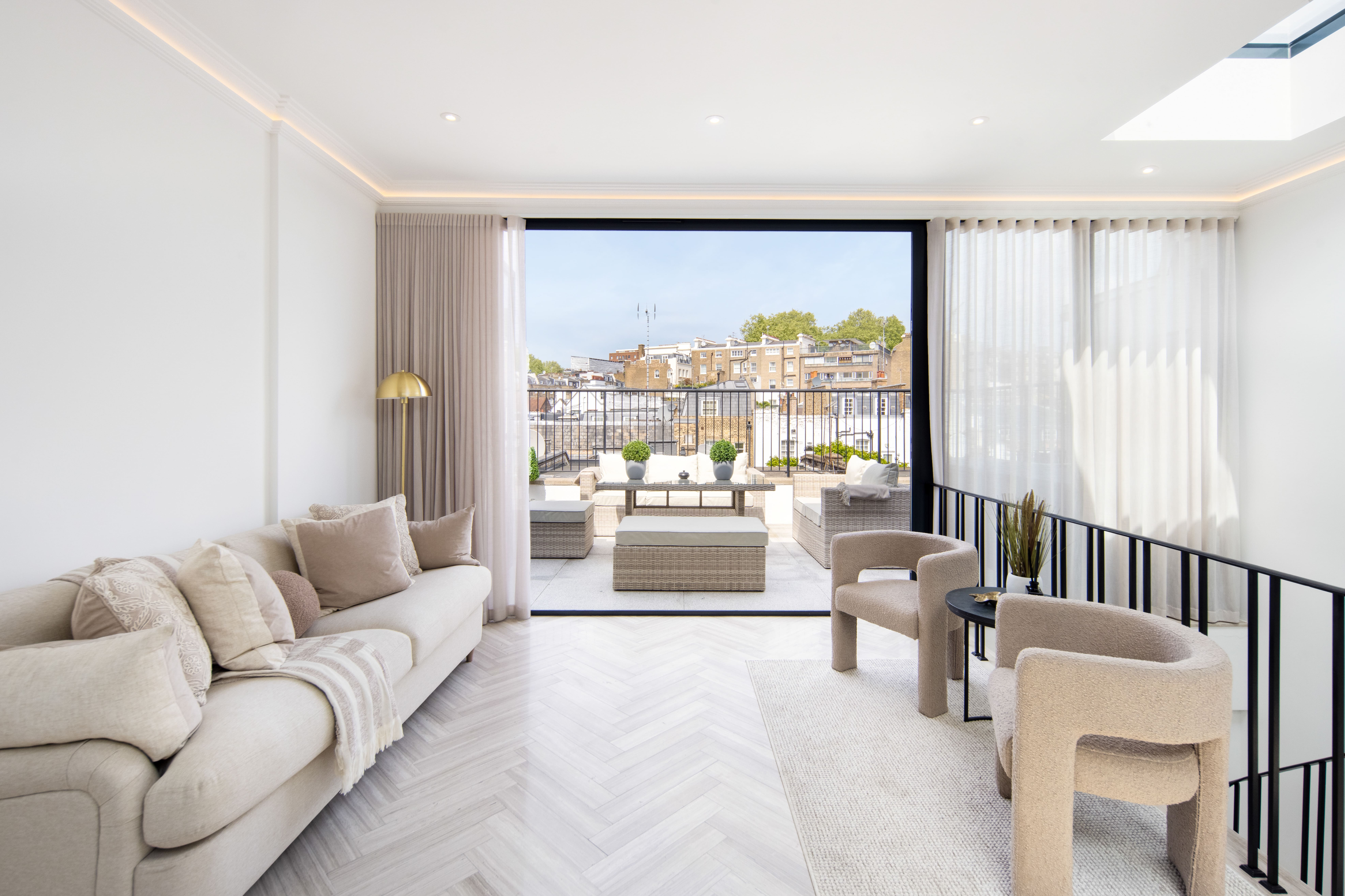 Penthouse Serpentine Knightsbridge: Luxury 3-Bedroom Penthouse with Stunning Terrace, Knightsbridge