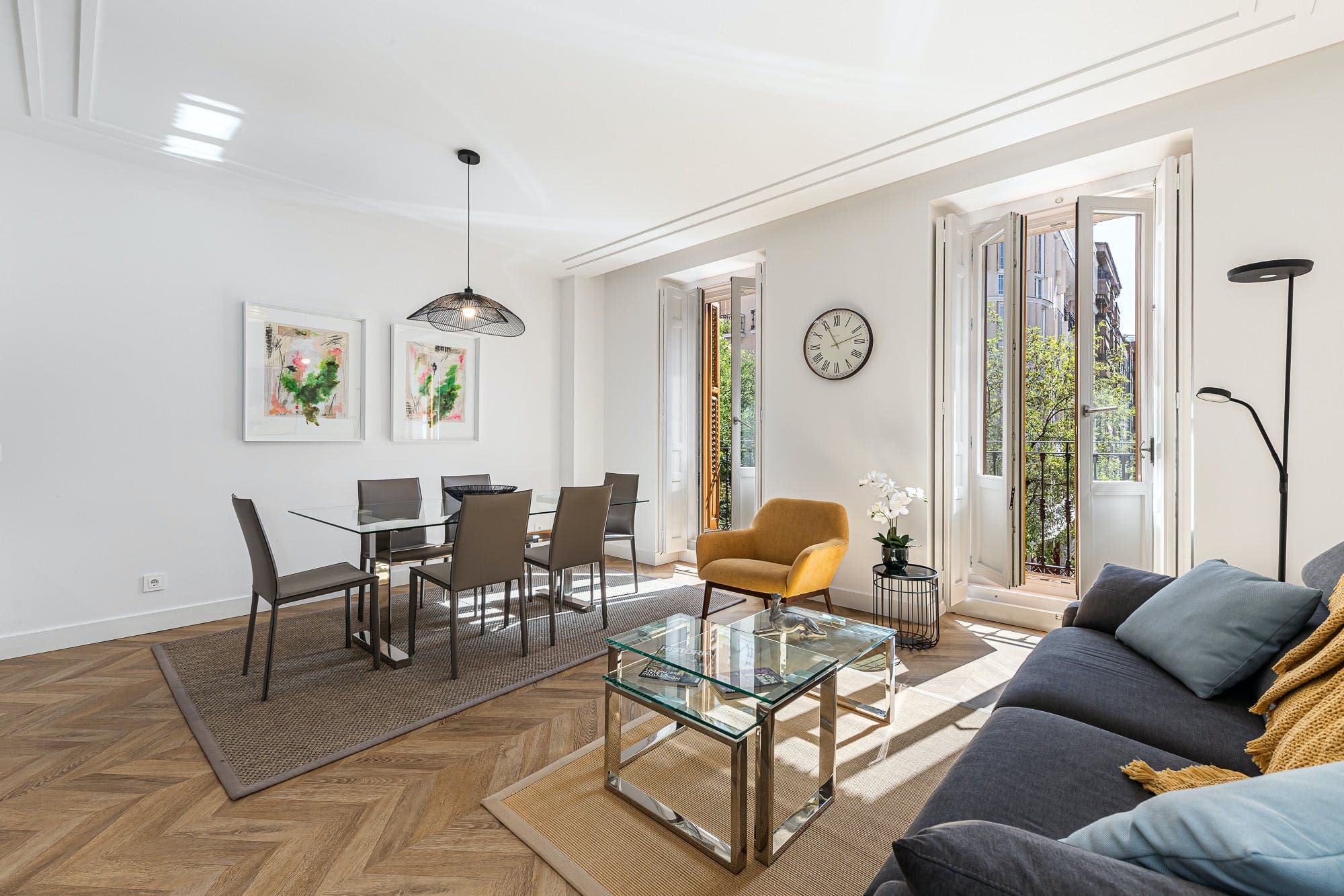 Piso de Malasaña: Stylish 2-Bedroom Apartment with Shared Pool, Madrid
