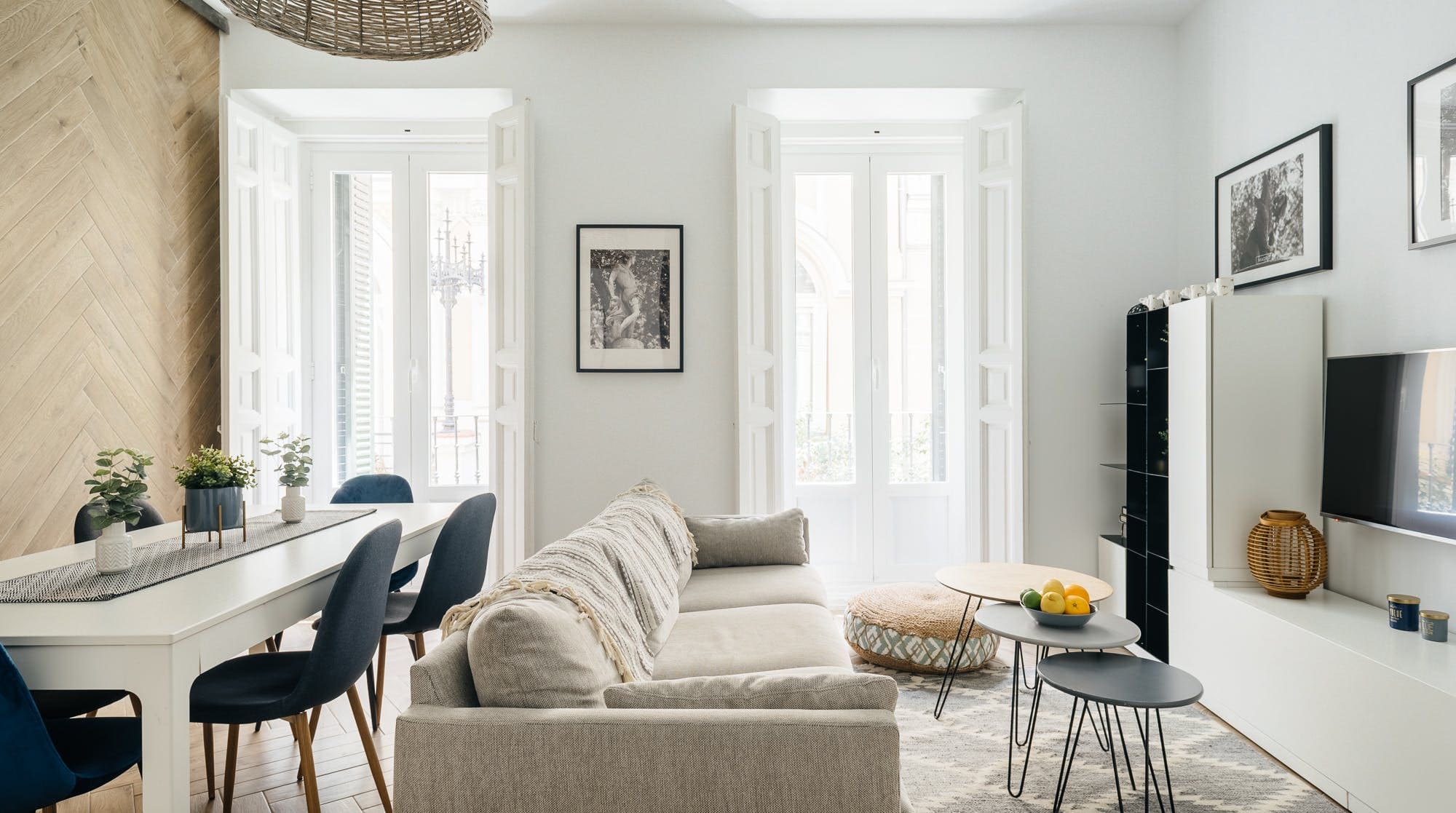 Piso Malasaña: Charming 3-Bedroom Apartment in the Heart of Malasaña