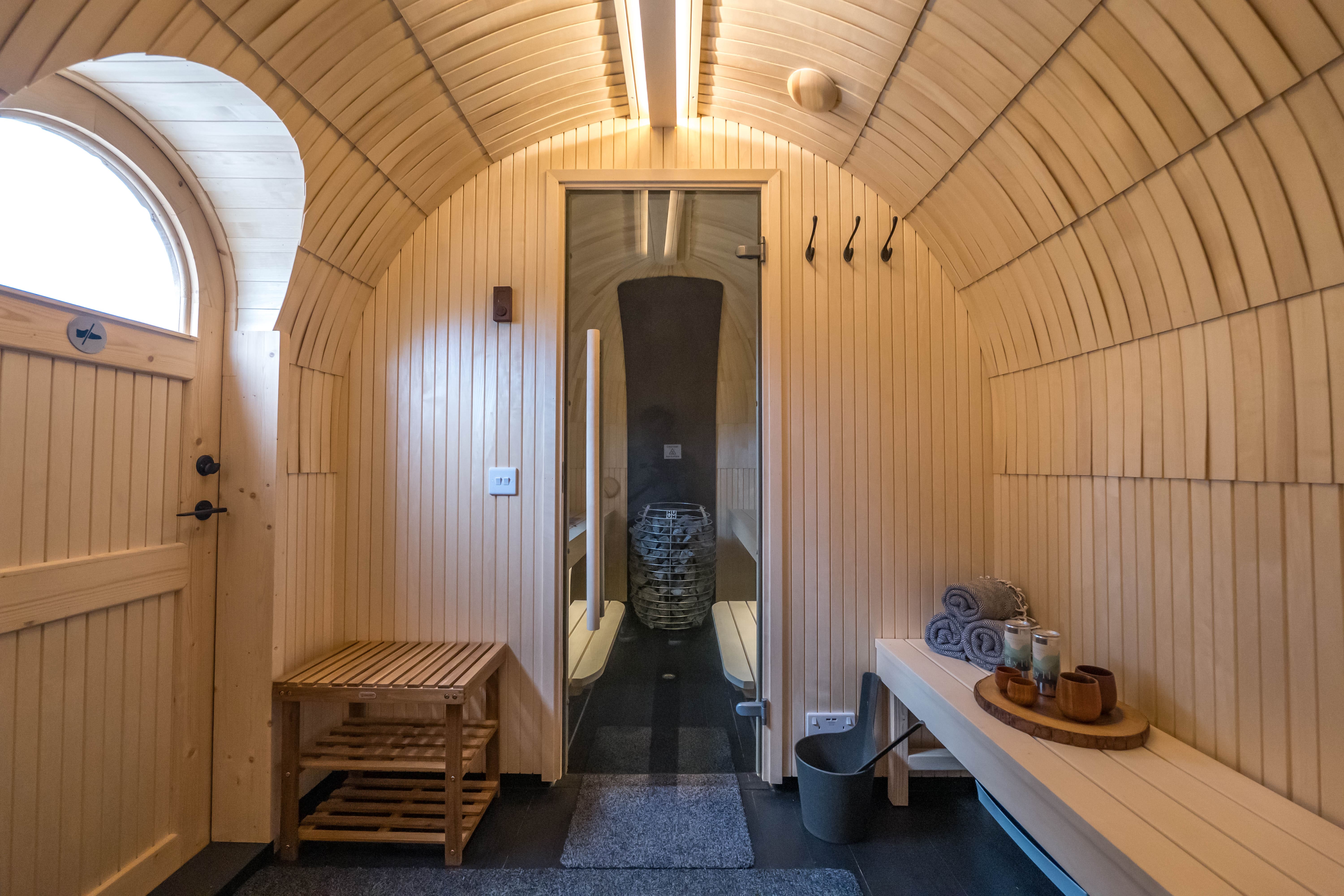 Ponies Rest Cottage: 6-Bedroom Victorian Cottage Rental North Lincolnshire with Hot Tub and Nature Reserve Views