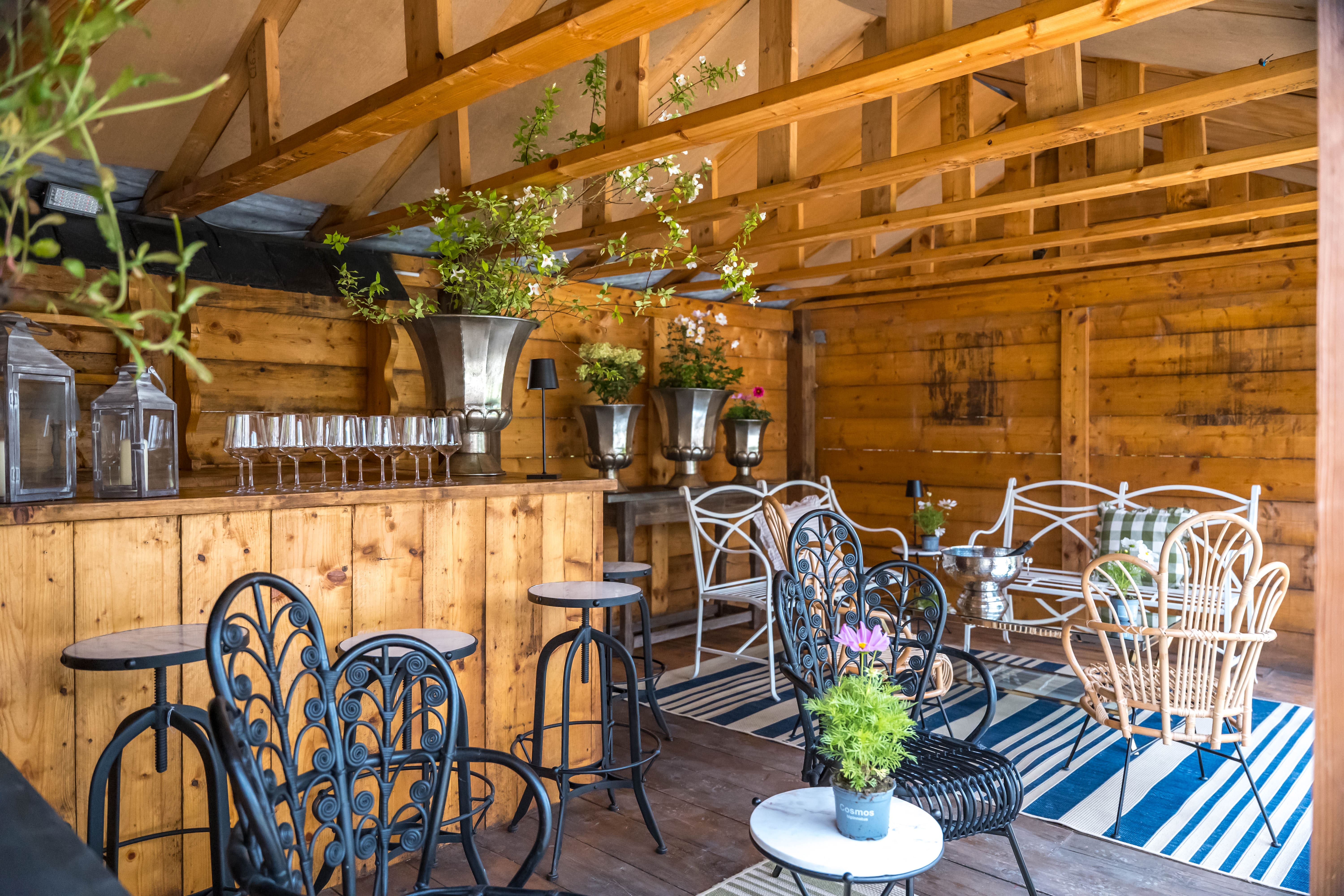 Ponies Rest Cottage: 6-Bedroom Victorian Cottage Rental North Lincolnshire with Hot Tub and Nature Reserve Views