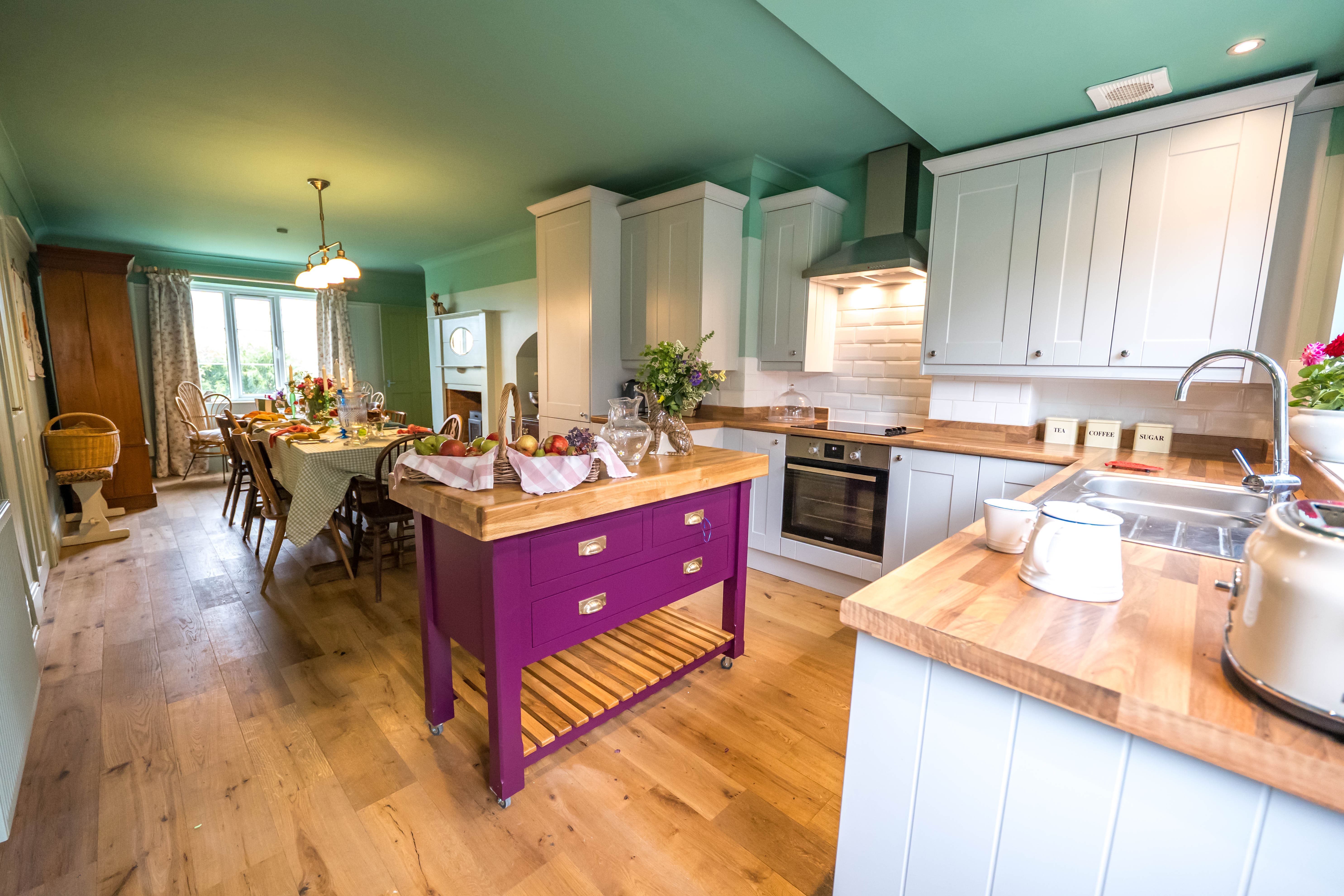 Ponies Rest Cottage: 6-Bedroom Victorian Cottage Rental North Lincolnshire with Hot Tub and Nature Reserve Views