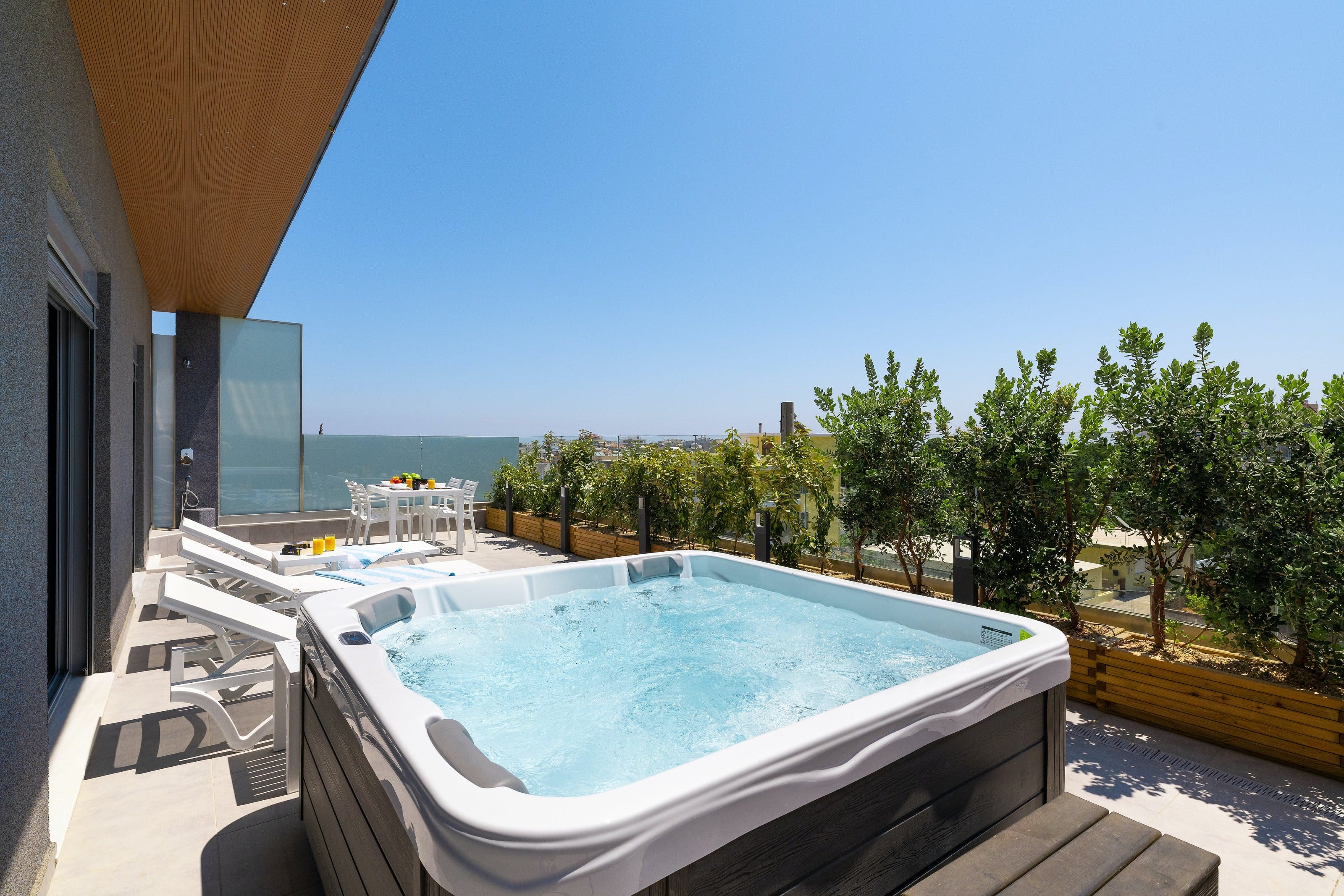 Pyrgos Aegeou: Stylish Apartment with Seaview and Hot Tub, Rhodes Town