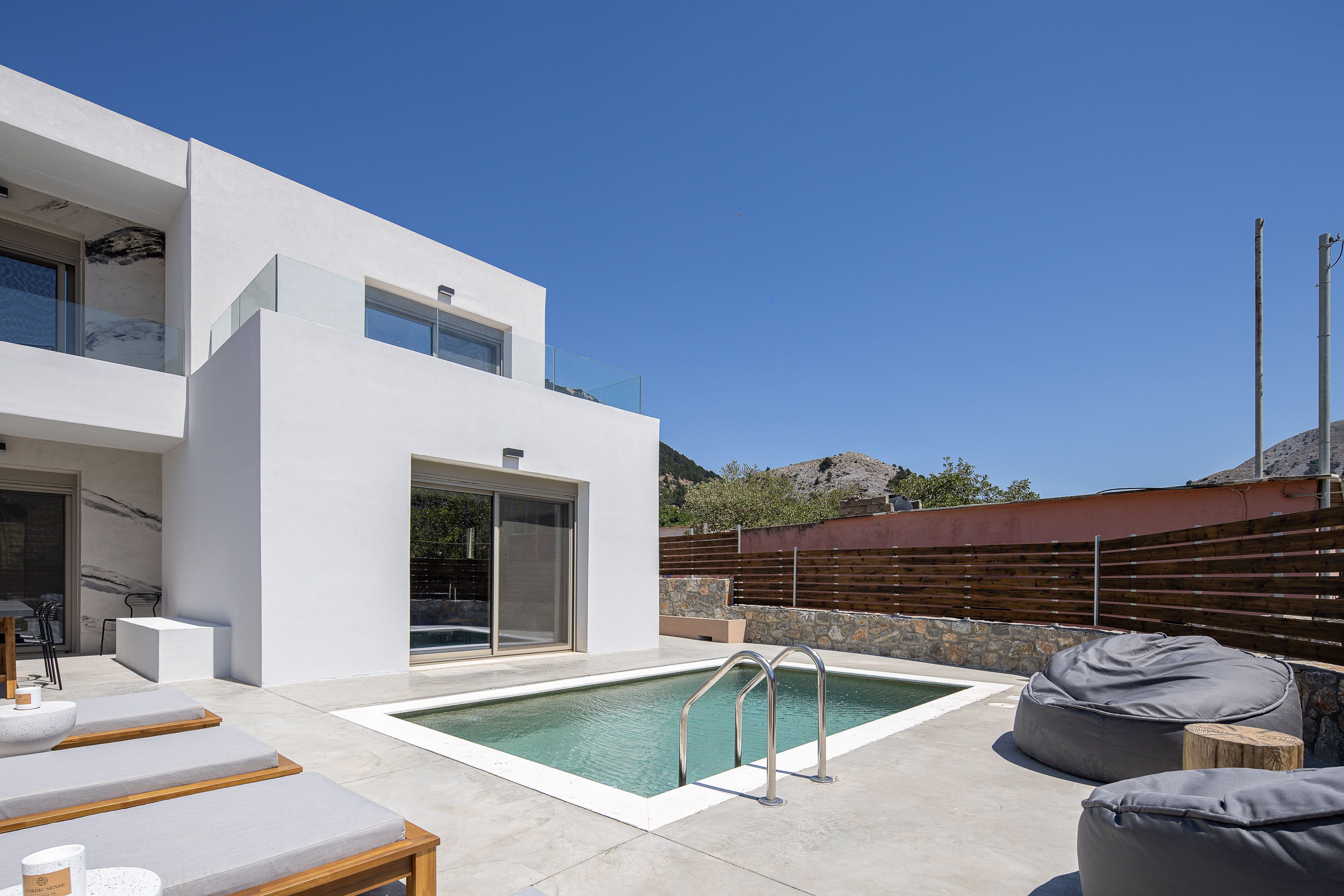 Pyrgos Agios Nikolaos Crete: Spacious 7-Bedroom Apartment with Pool, Crete