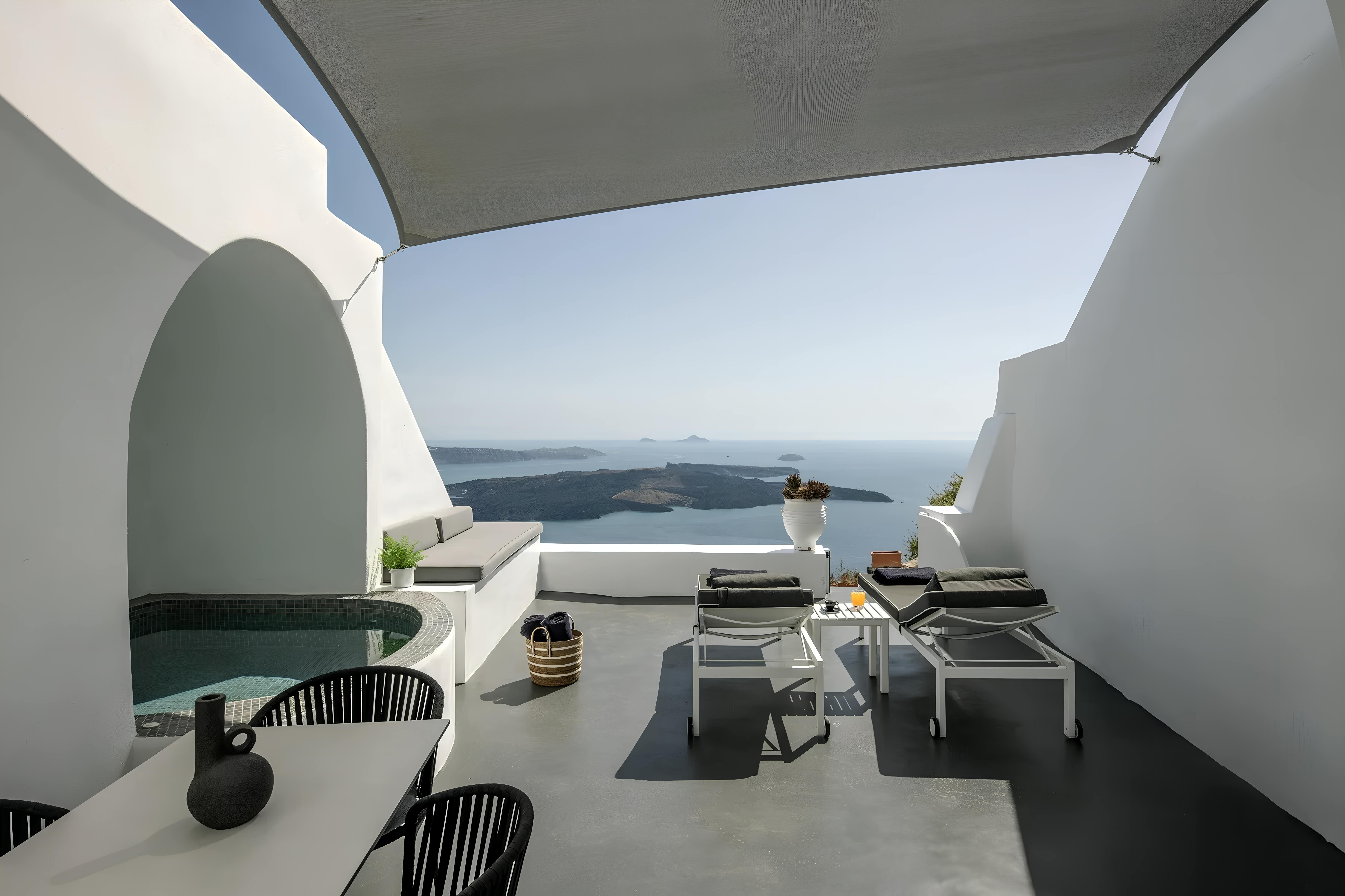 Pyrgos Agios Nikolaos Santorini: Luxury Apartment with Hot Tub and Sea Views, Santorini