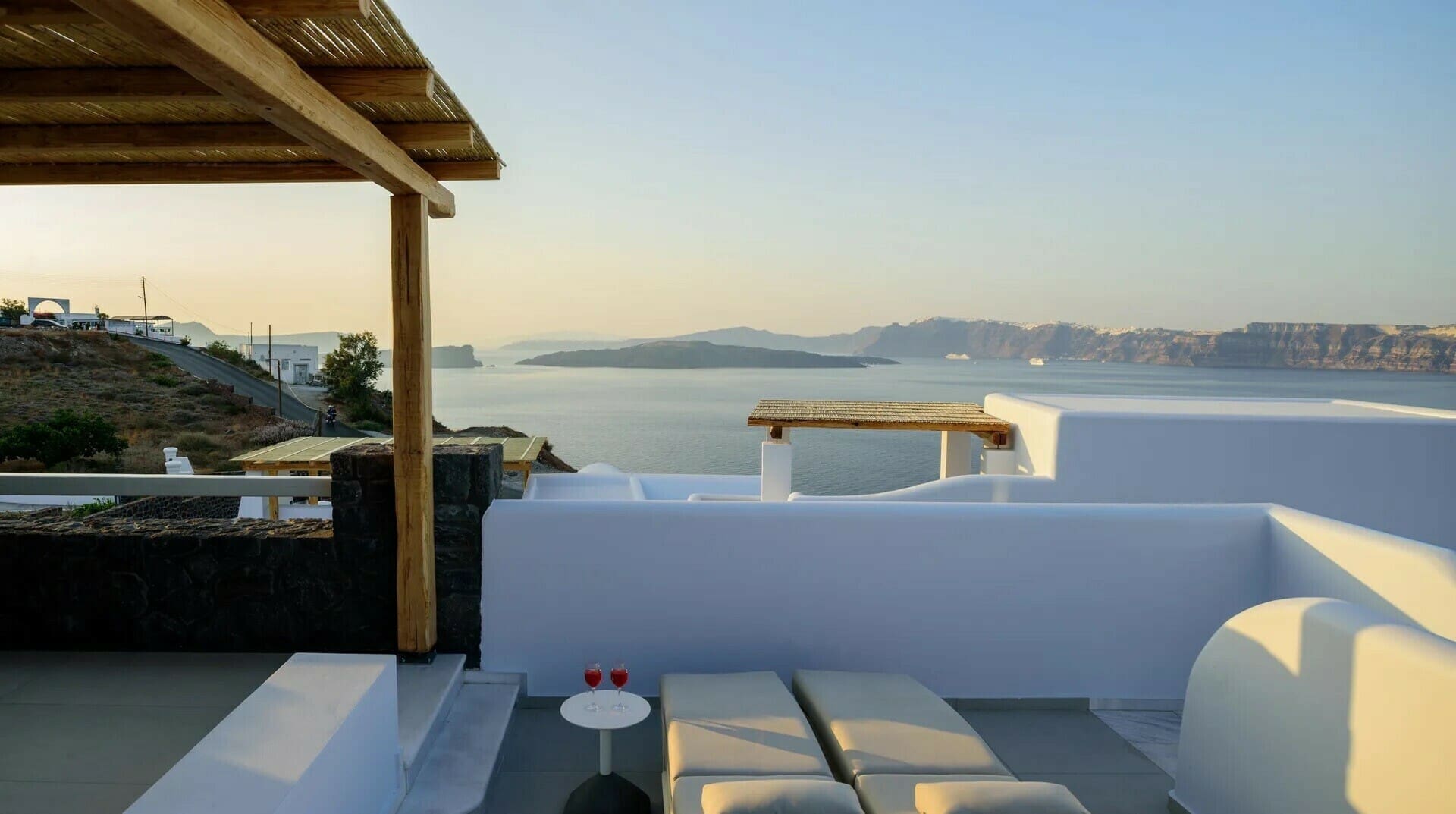 Pyrgos Aglaias: Stunning 4-Bedroom Luxury Villa with Pool, Santorini