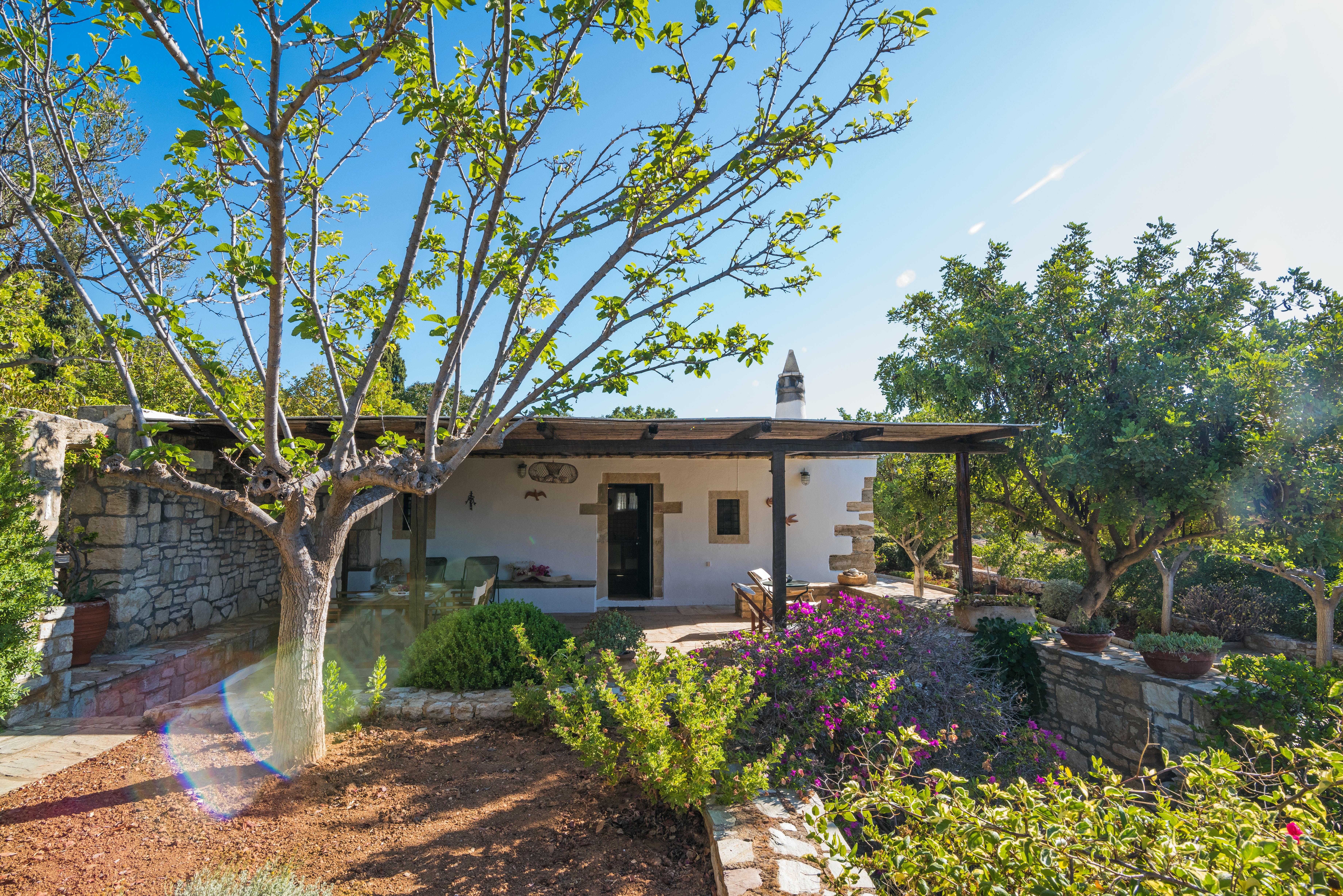 Pyrgos Avlemonas: Spacious 6-Bedroom Apartment with Sea Views, Kythira