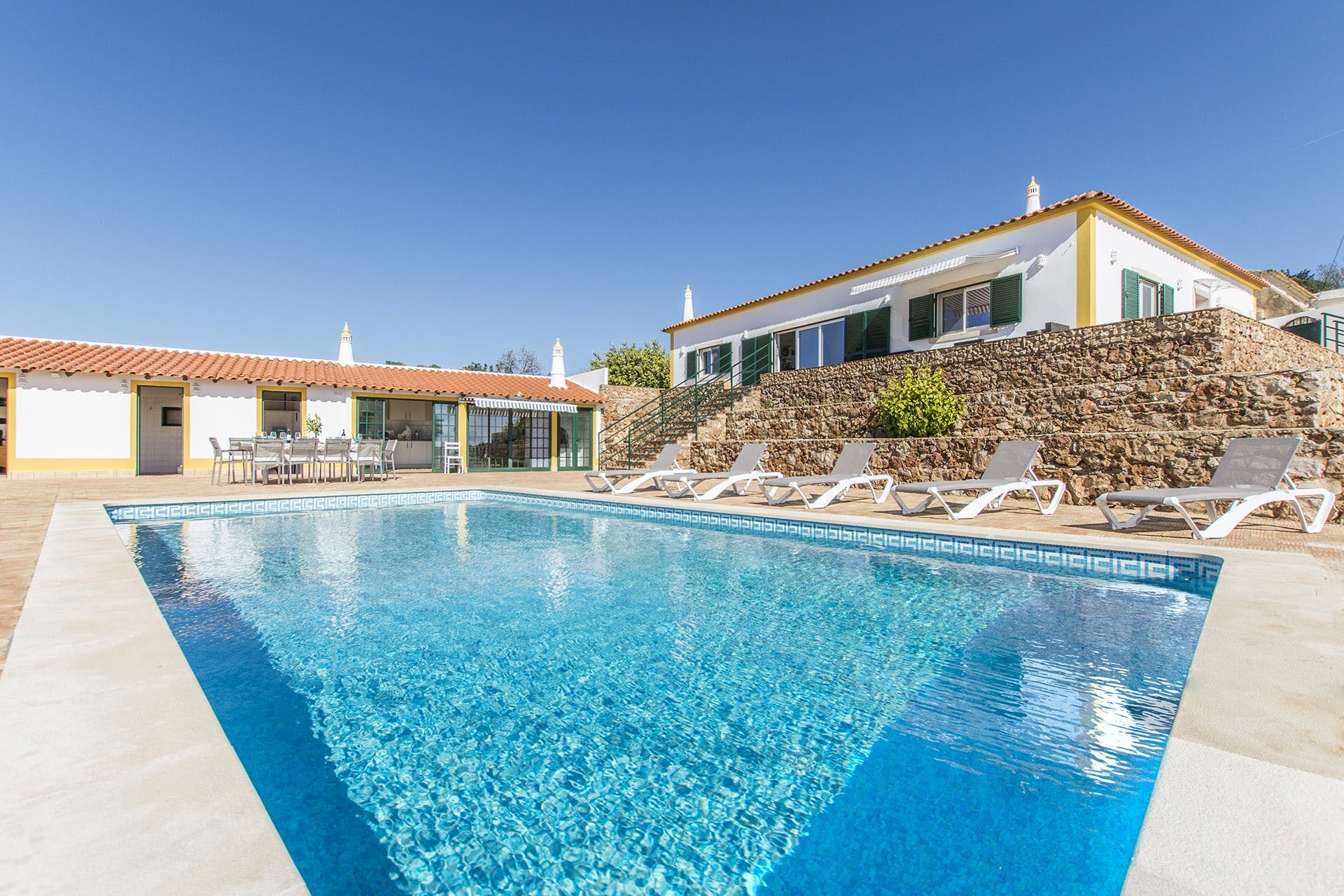 Quinta Alecrim Albufeira: Spacious 6-Bedroom Apartment with Pool, Albufeira District