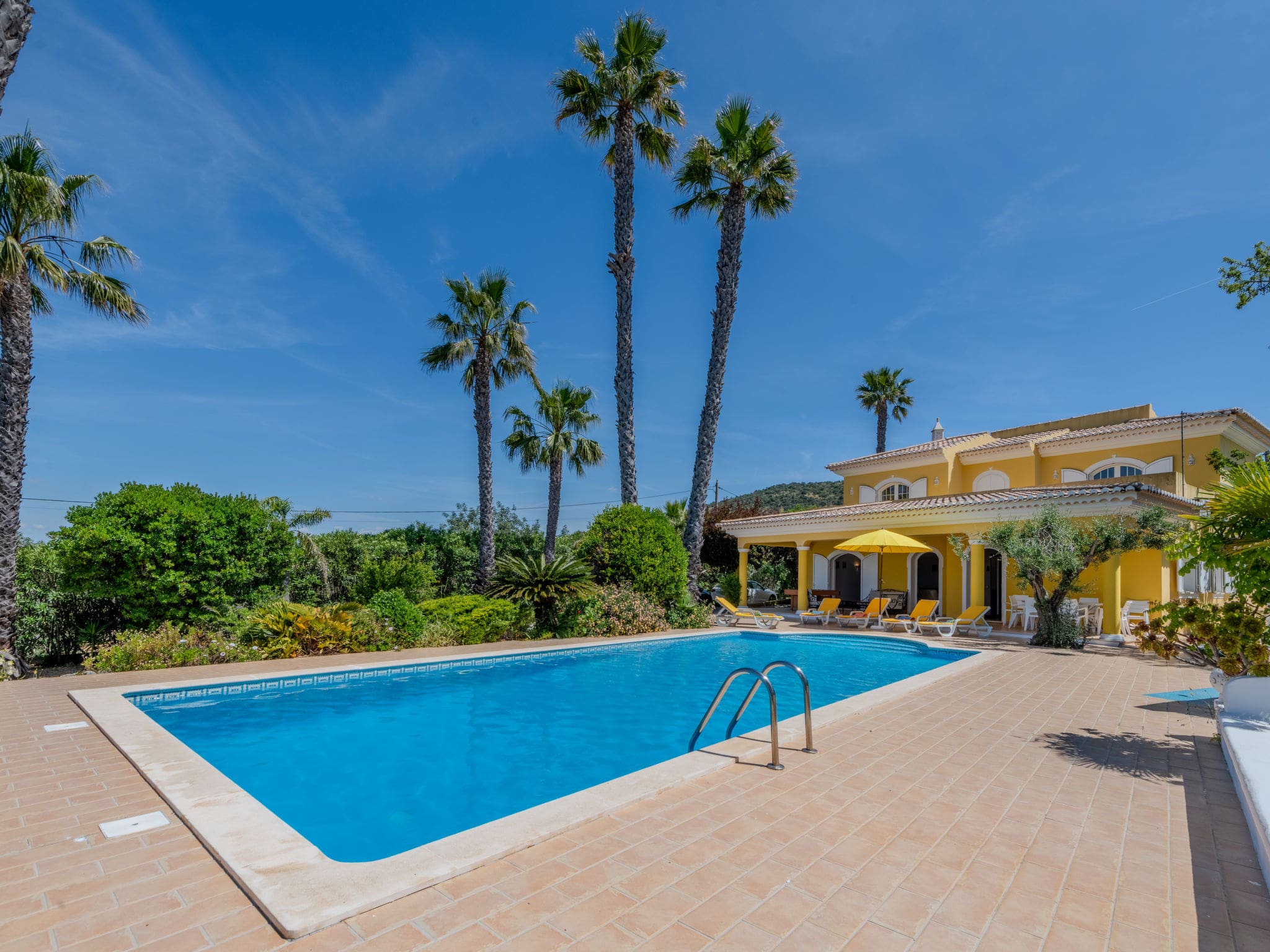 Quinta Alfarroba Loulé: Stunning 4-Bedroom Villa with Private Pool and Sea Views in Portugal’s Algarve Region