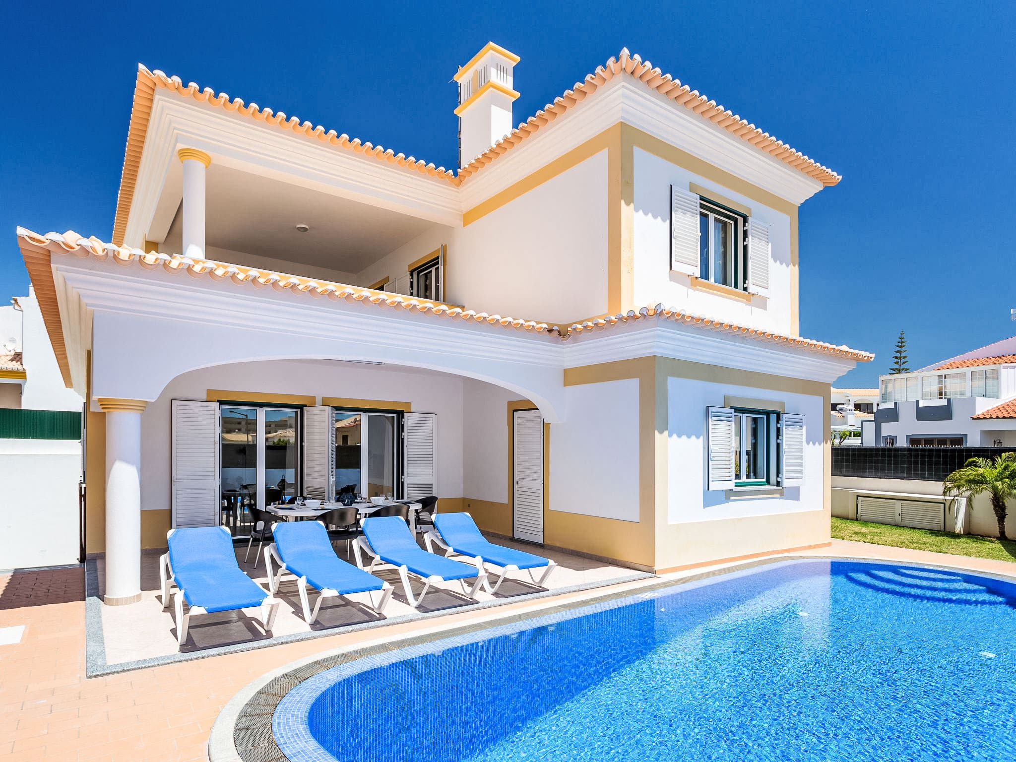 Quinta Algarvense Gale: Modern 4-Bedroom Villa with Private Pool and Contemporary Design in Portuguese Algarve