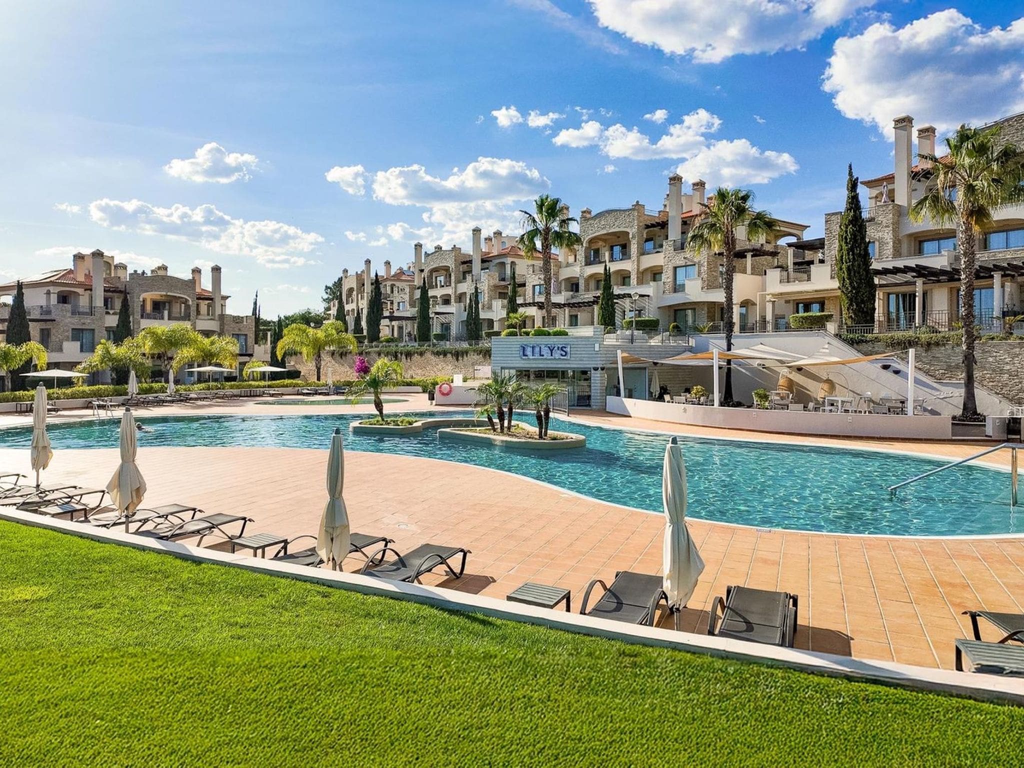 Quinta Algarvio Vilamoura: Modern 2-Bedroom Apartment with Resort Pool and Golf Course Access in Portugal