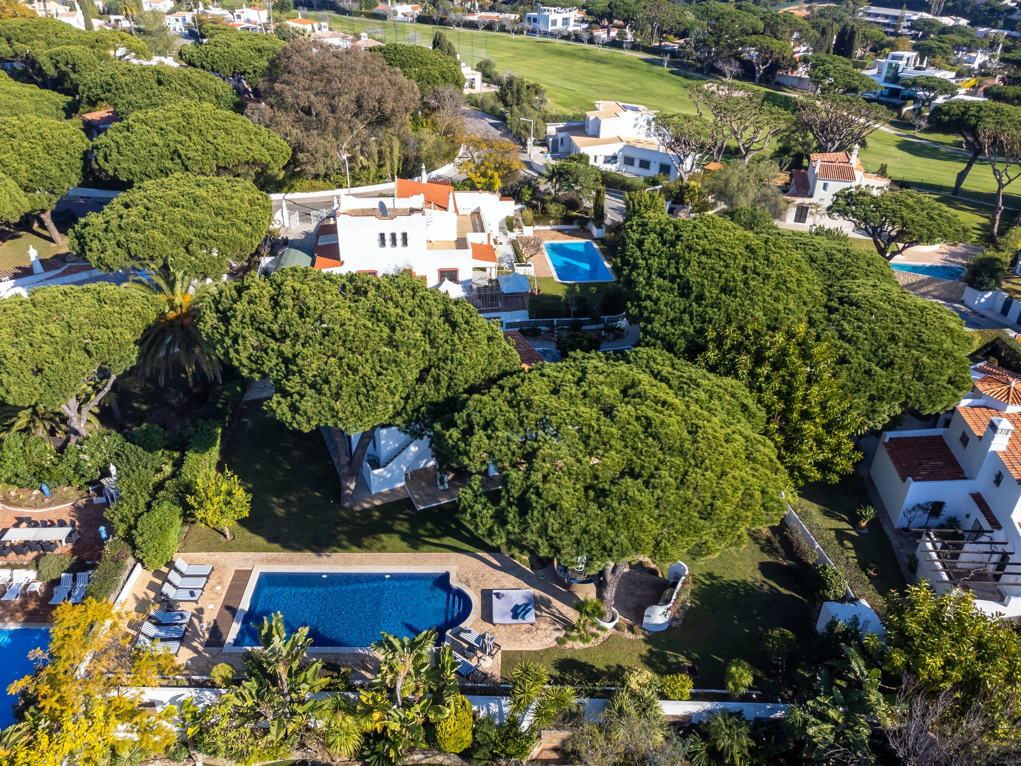 Quinta Almargem Quarteira: Luxury 4-Bedroom Villa with Seaview and Air-Con, Algarve