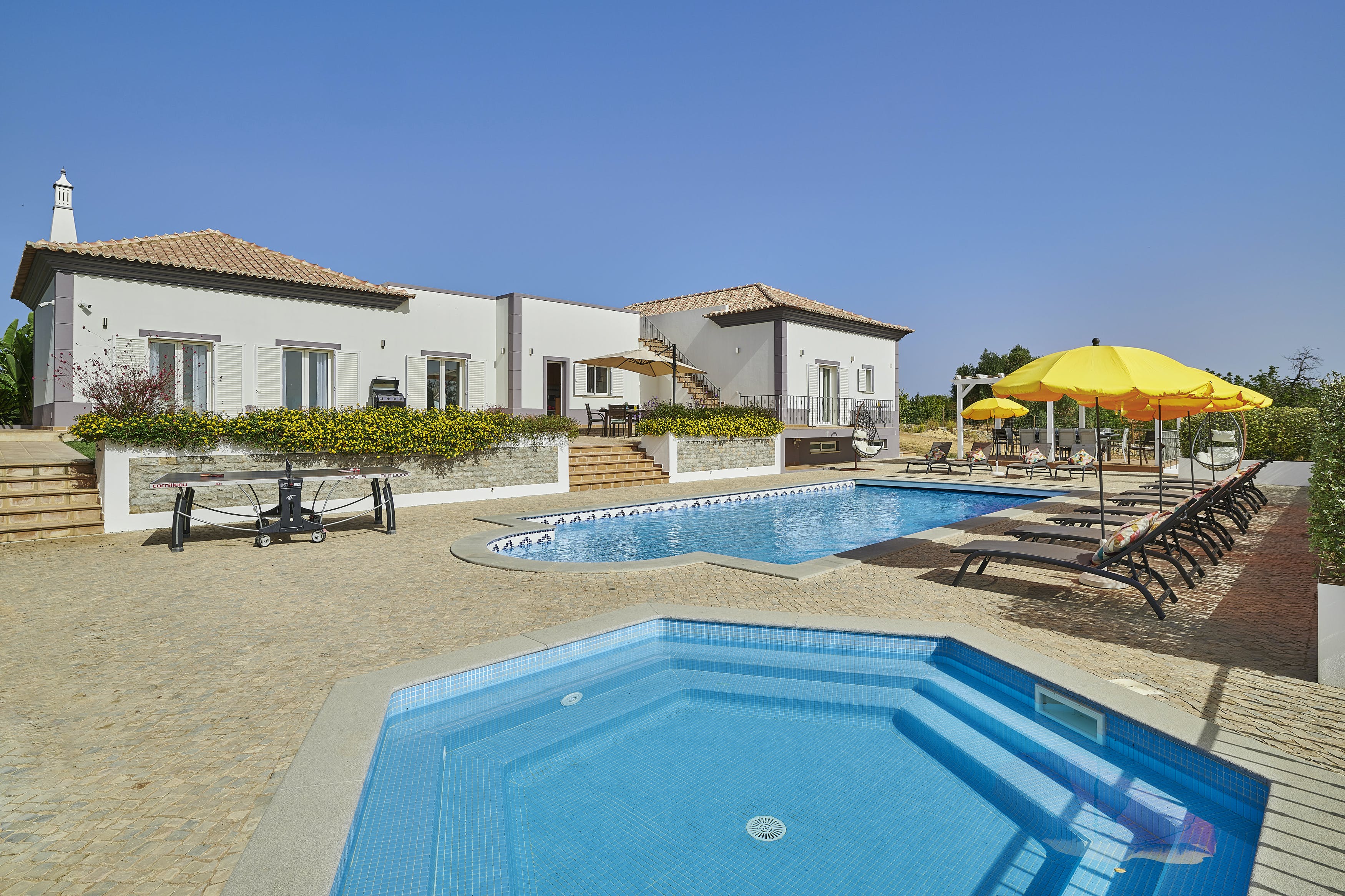 Quinta Almargem Tavira: Spacious 6-Bedroom Apartment with Pool and Sea Views, Tavira