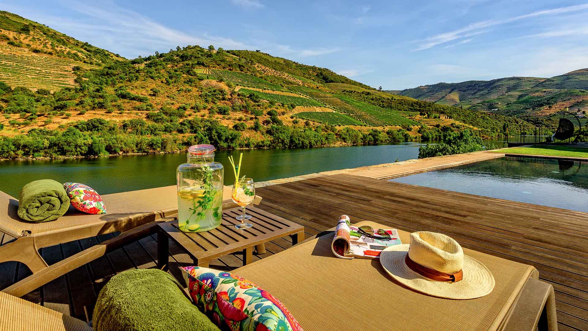 Quinta Amendoeira Douro Portugal: Spacious 6-Bedroom Apartment with Pool in Douro, Portugal