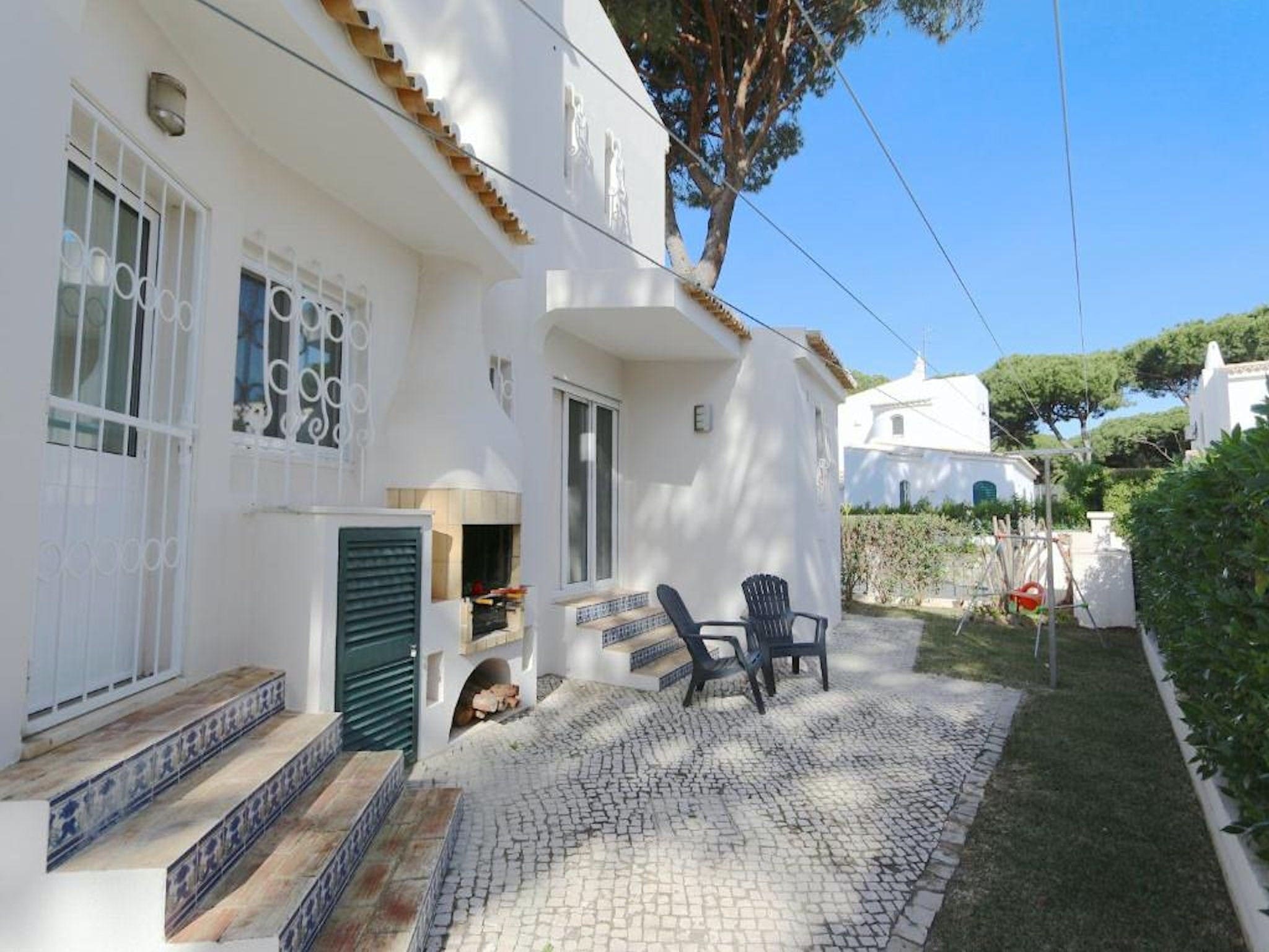 Quinta Barranco Quarteira: Luxury 4-Bedroom Villa with Seaview and Pool, Quarteira