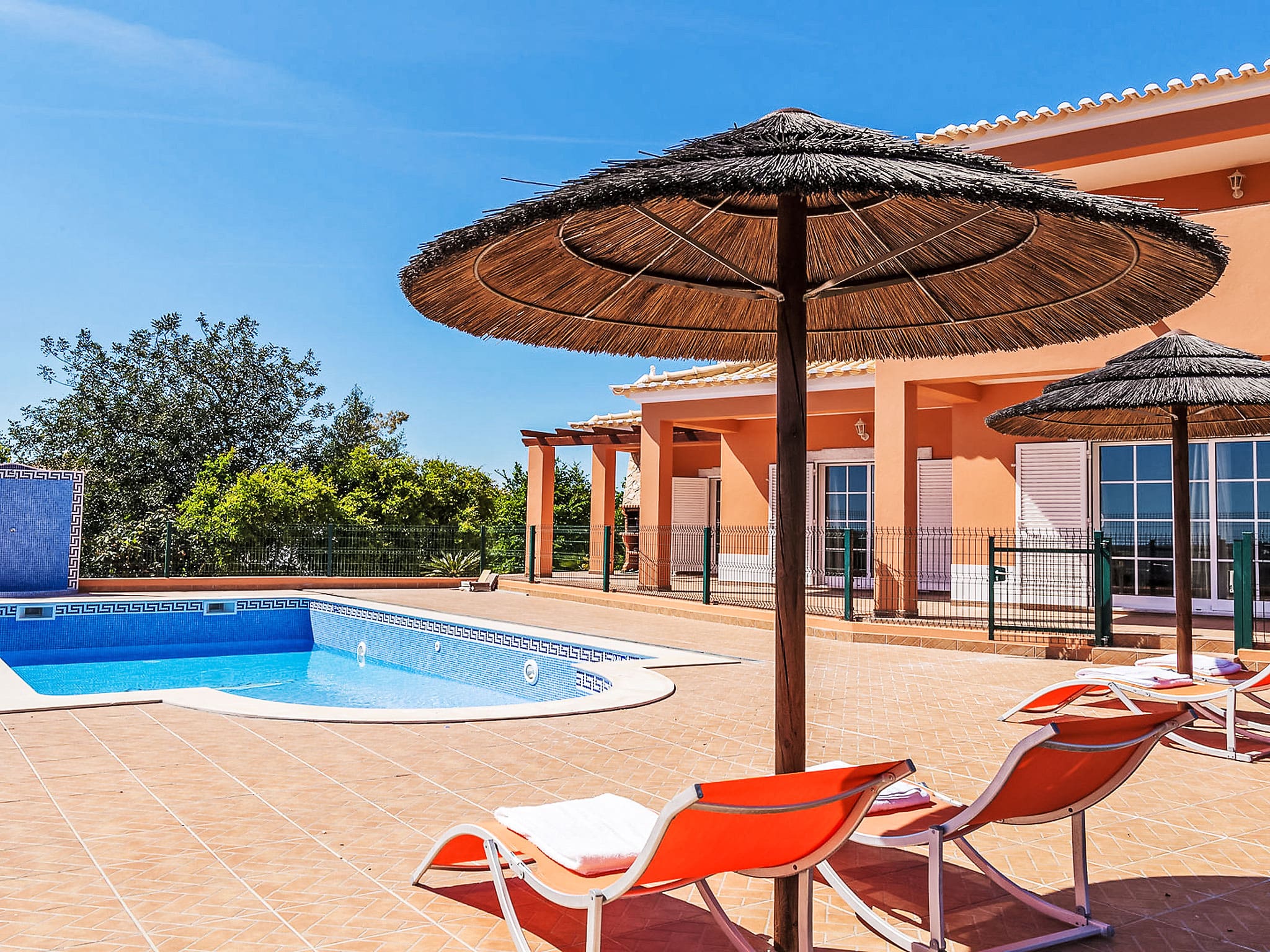Quinta Barrocal Alcantarilha: Spectacular 4-Bedroom Modern Villa with Heated Pool and Expansive Gardens near Algarve Golf Courses