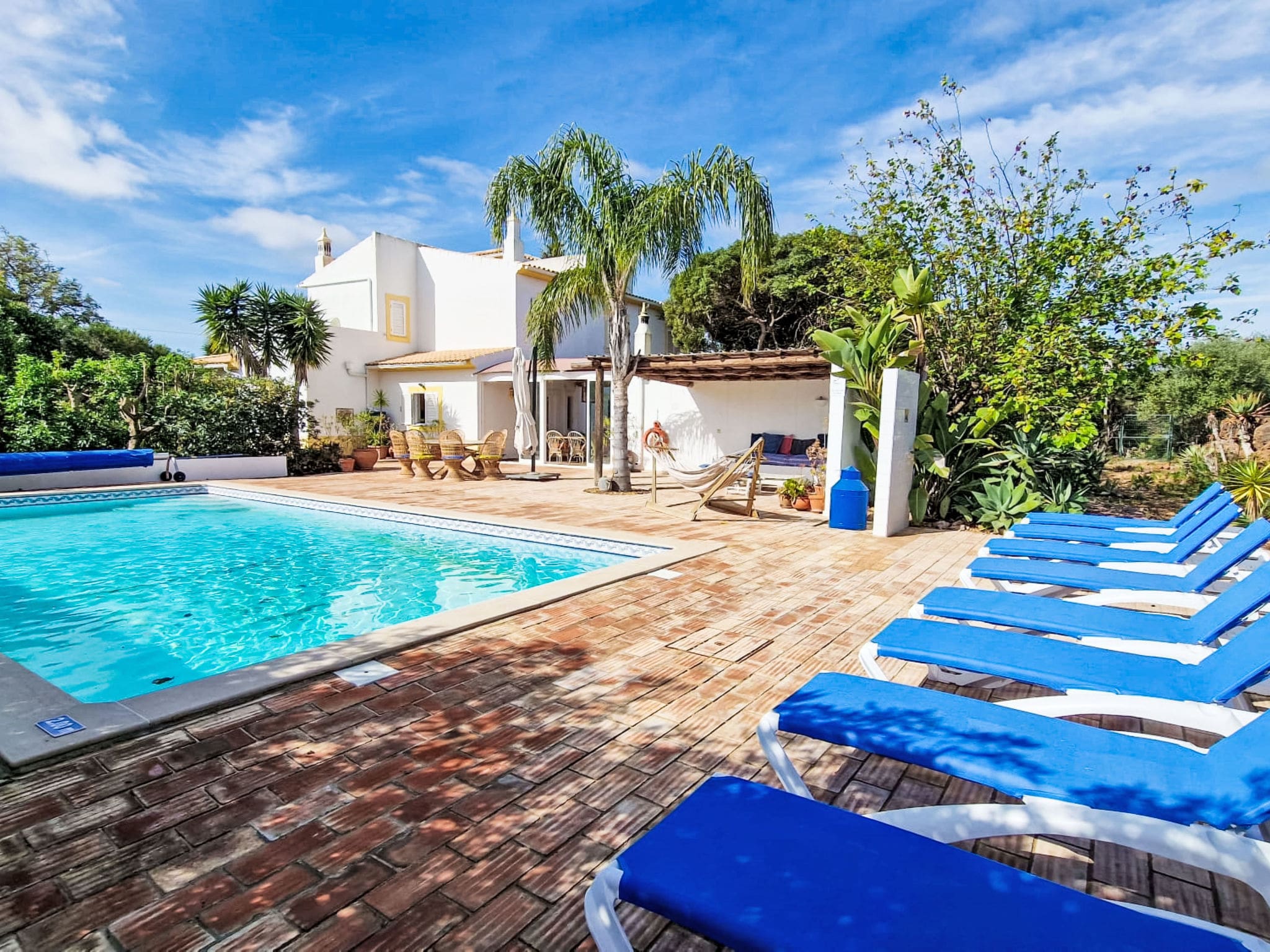 Quinta Carob Moncarapacho: Modern 4-Bedroom Family Villa with Garden and Air Conditioning in Rural Portugal