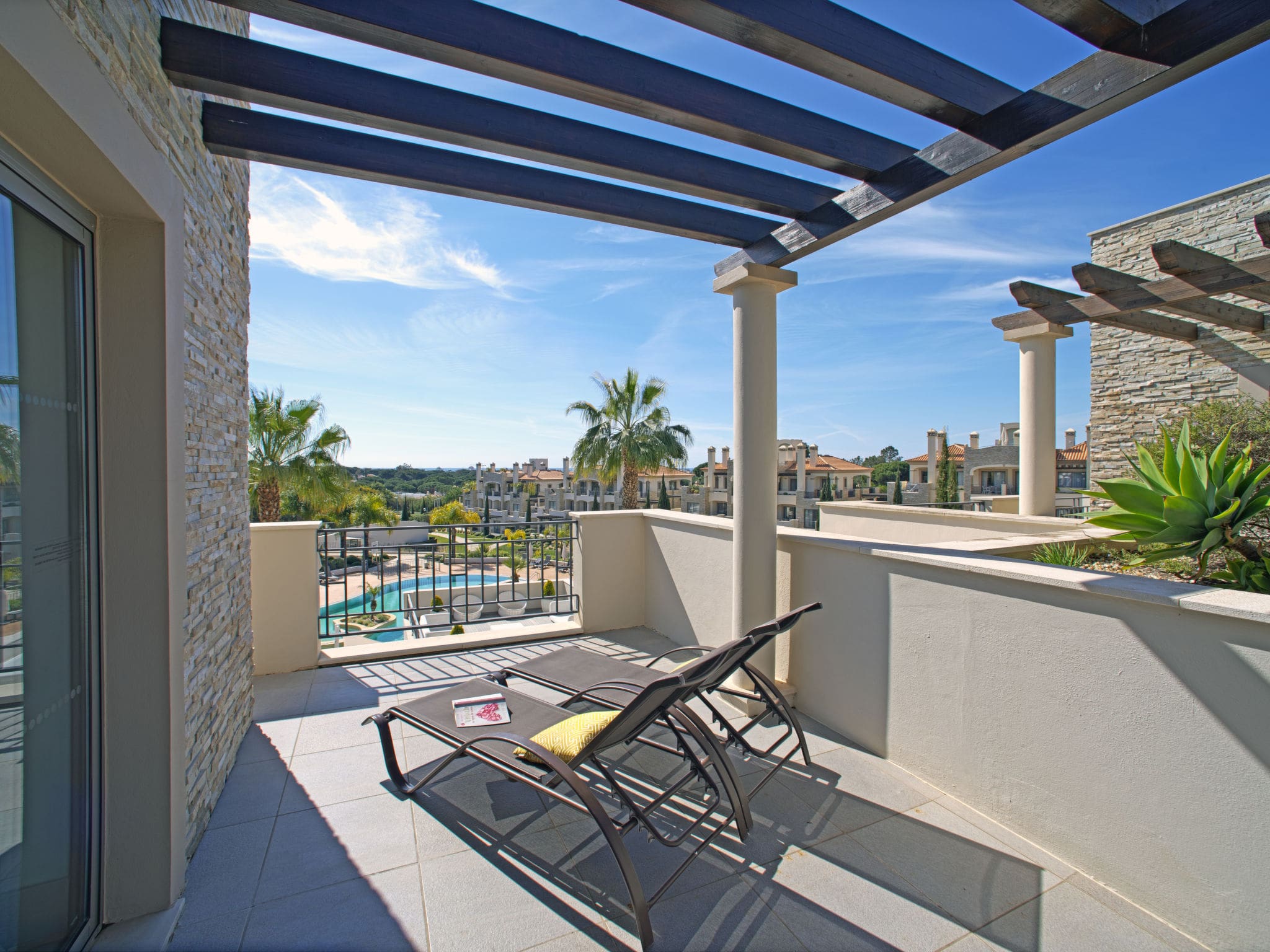 Quinta Cerro Vilamoura: Modern 2-Bedroom Apartment with Resort Pool and Golf Course Access in Central Portugal