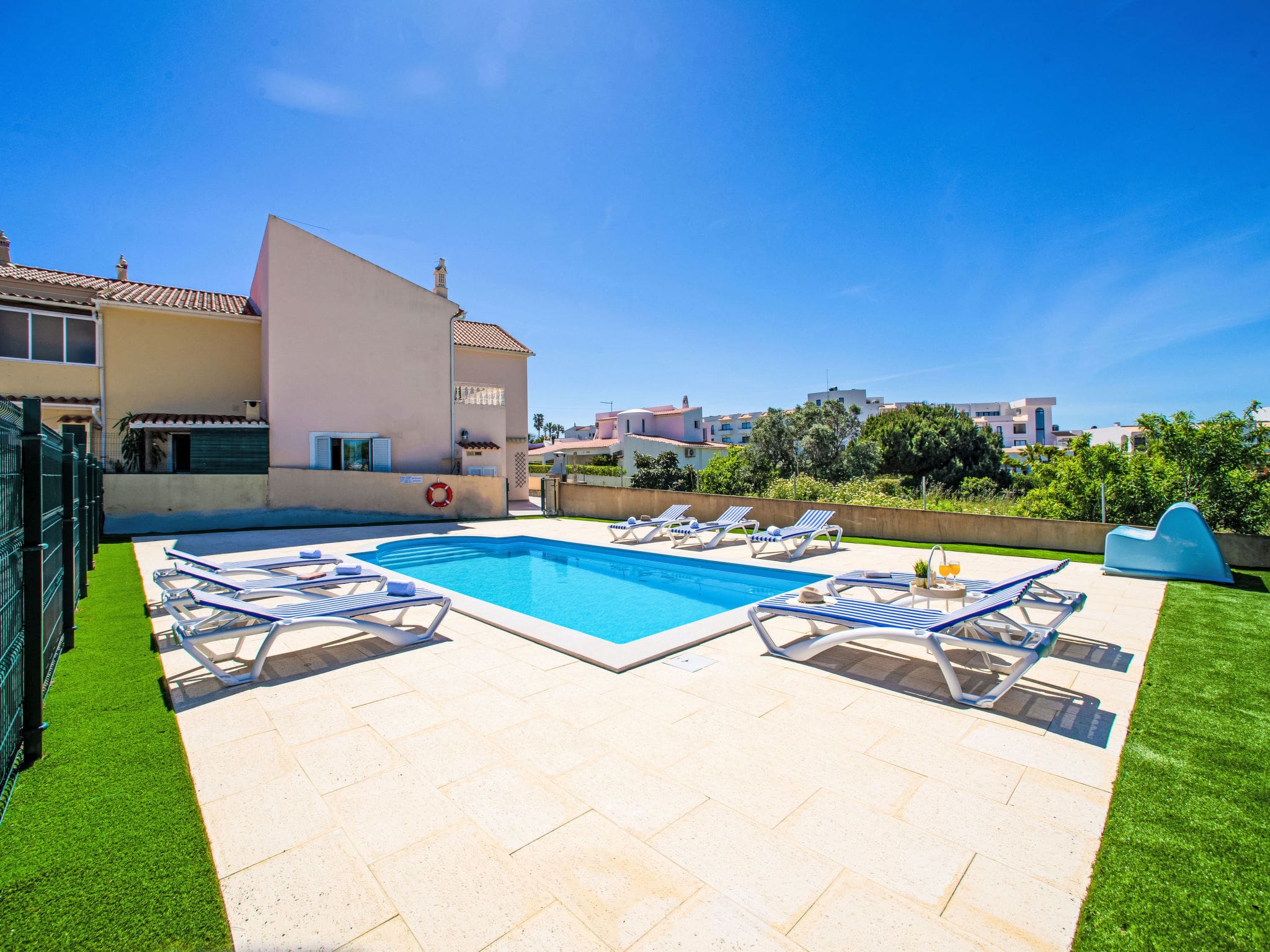 Quinta Levante Gale: Stunning 4-Bedroom Portuguese Villa with Private Pool and Terrace in Coastal Gale
